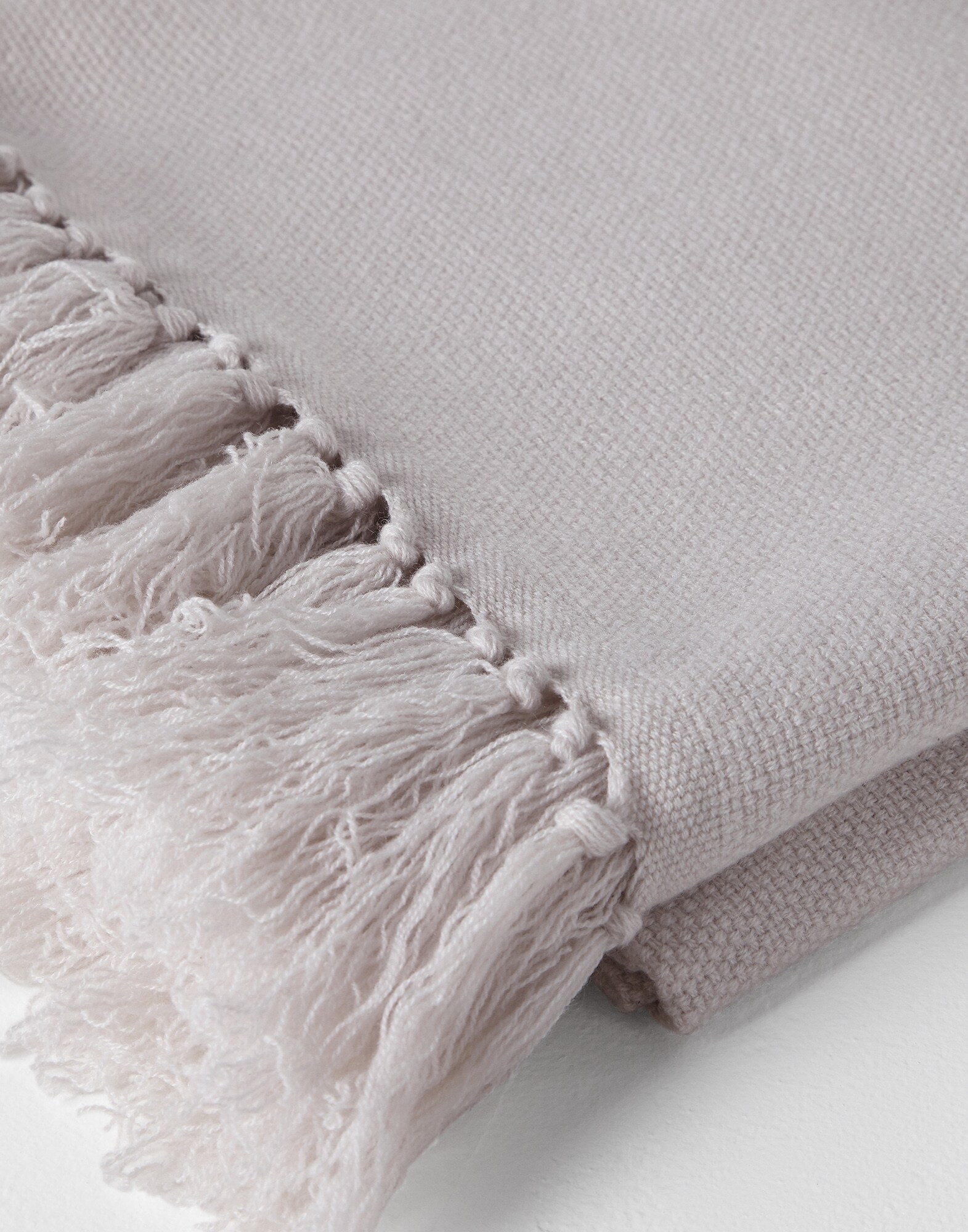 Throws Cool Beige Lifestyle 2 - Brunello Cucinelli