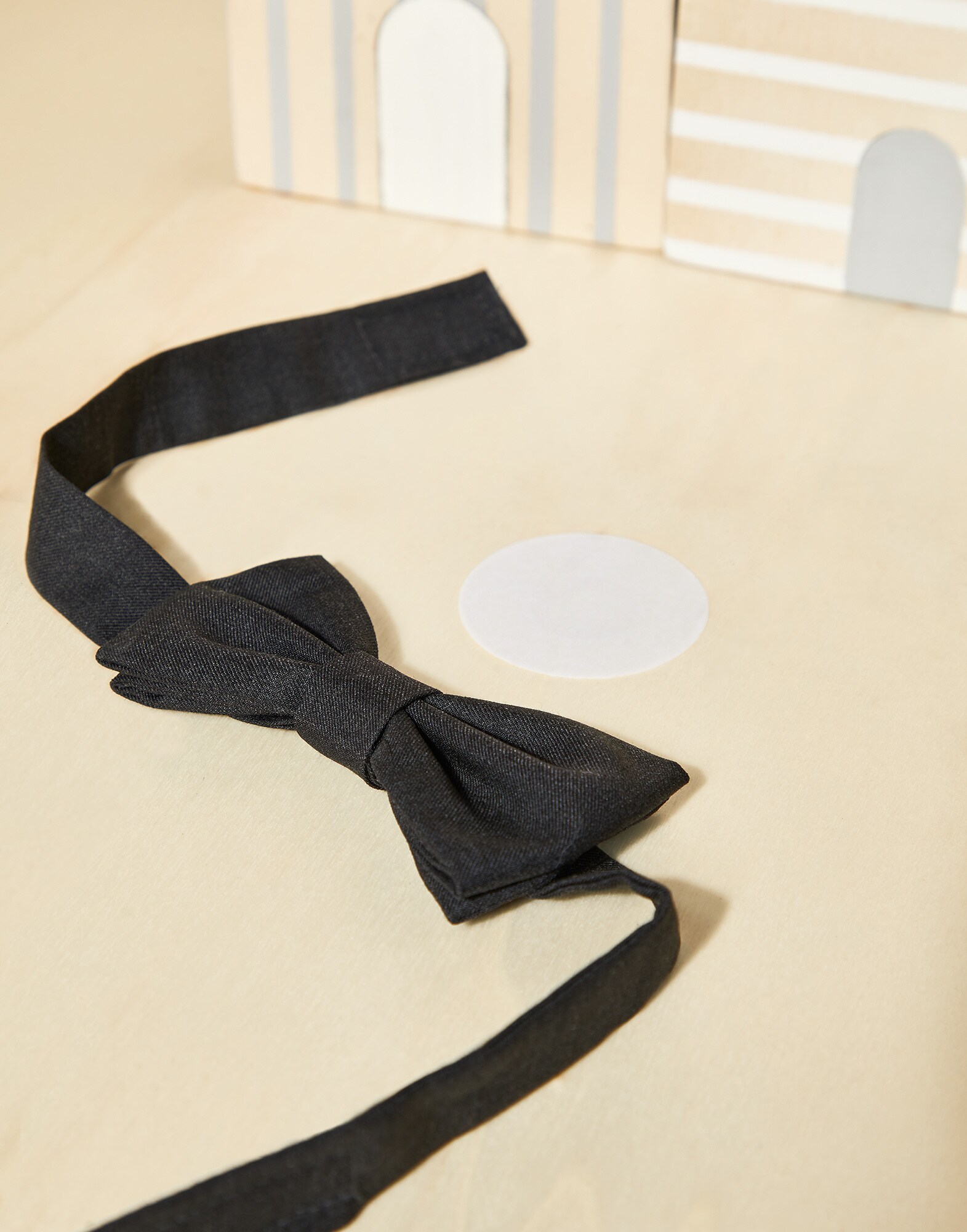 Evening Wear Accessories - Detail view