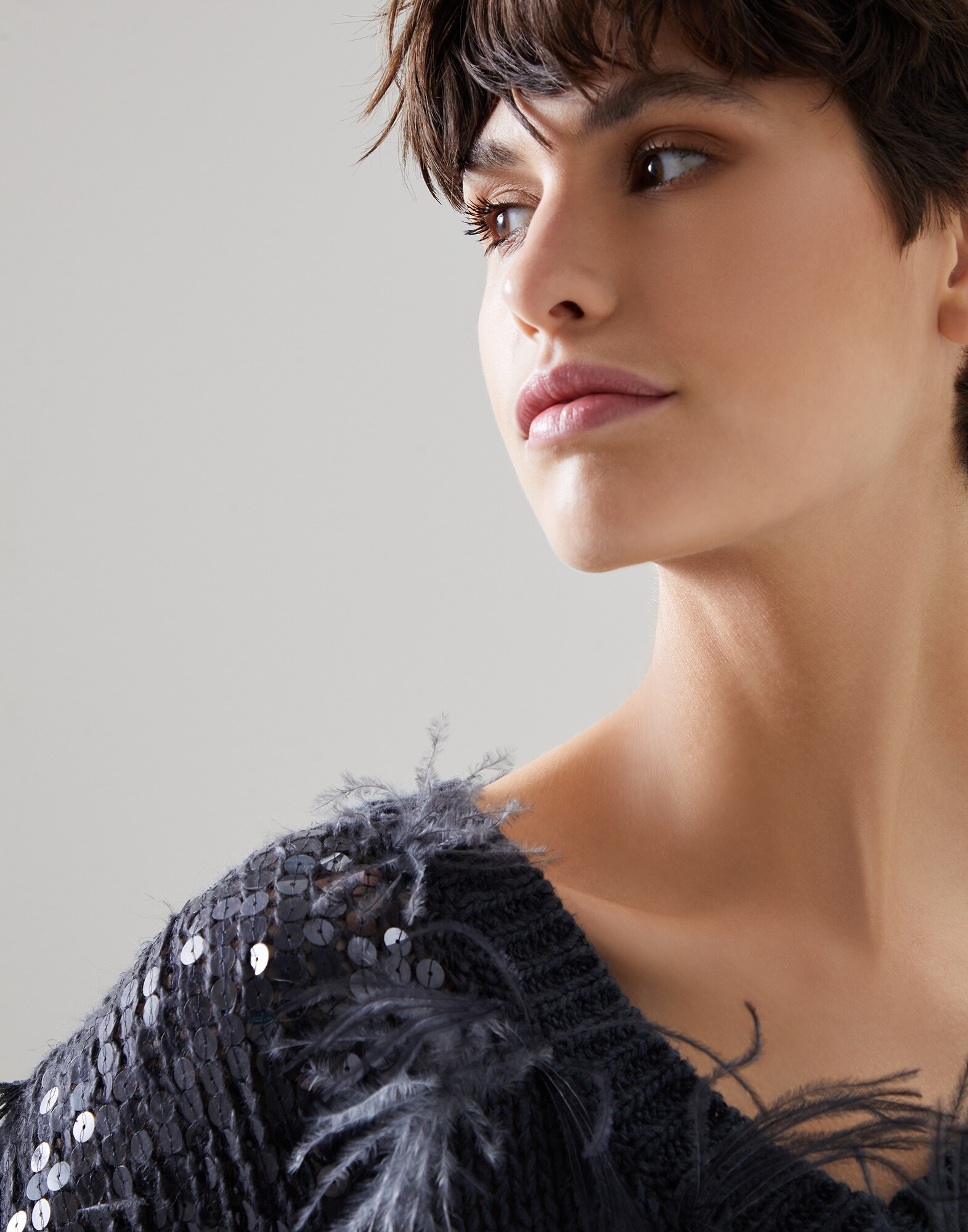 V-neck - Detail view