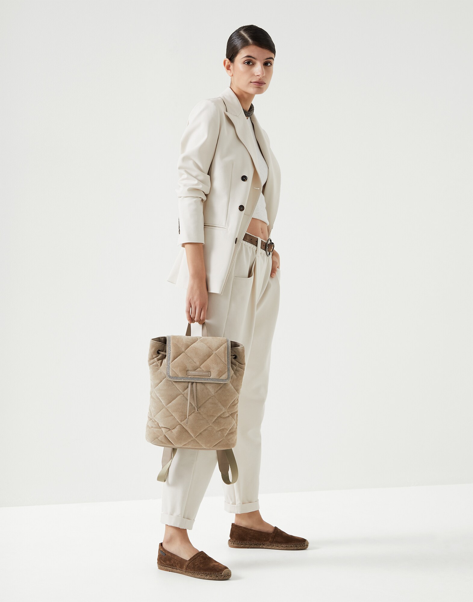 212WOUTFITC04 image number 0