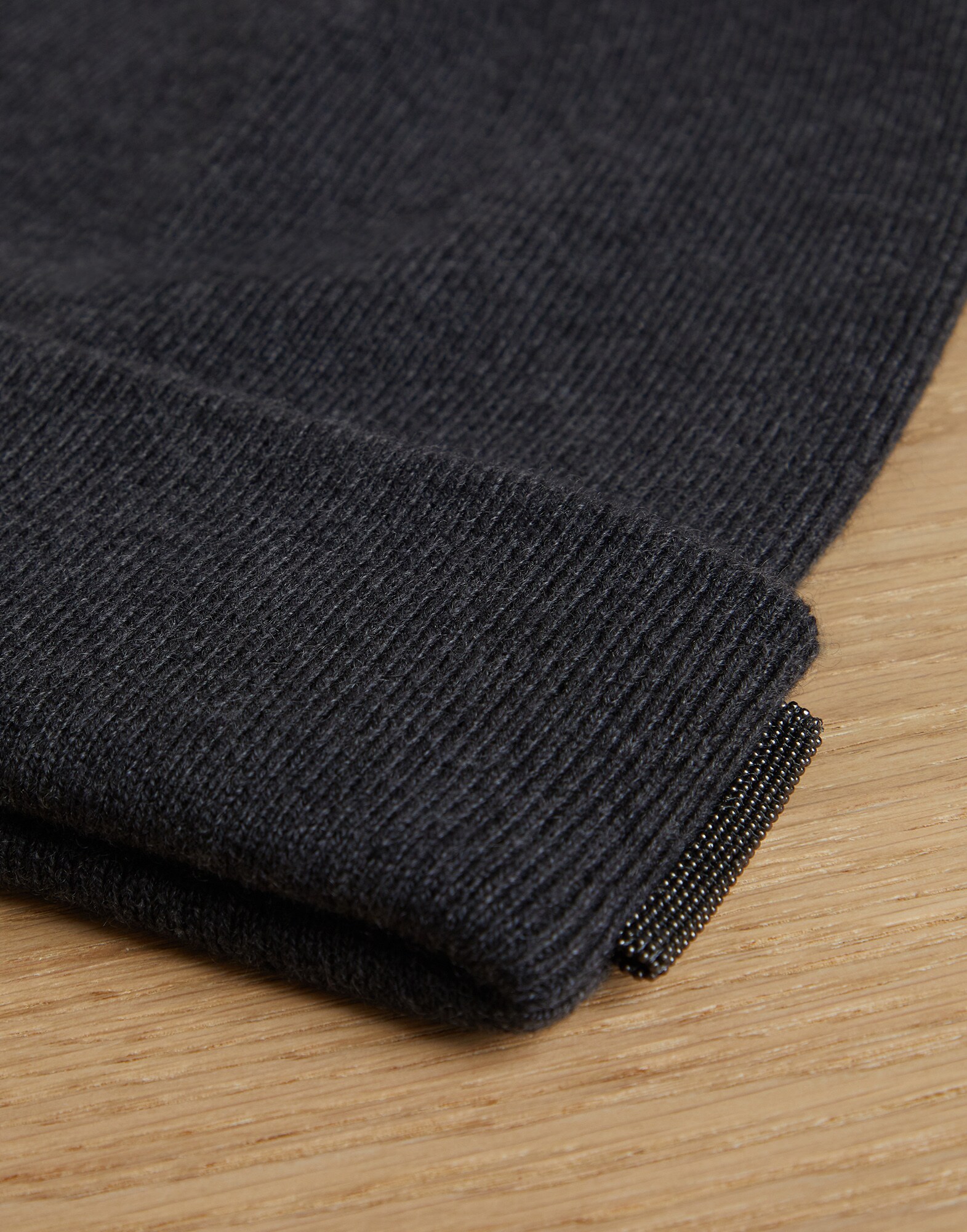 Hats & Gloves - Detail view