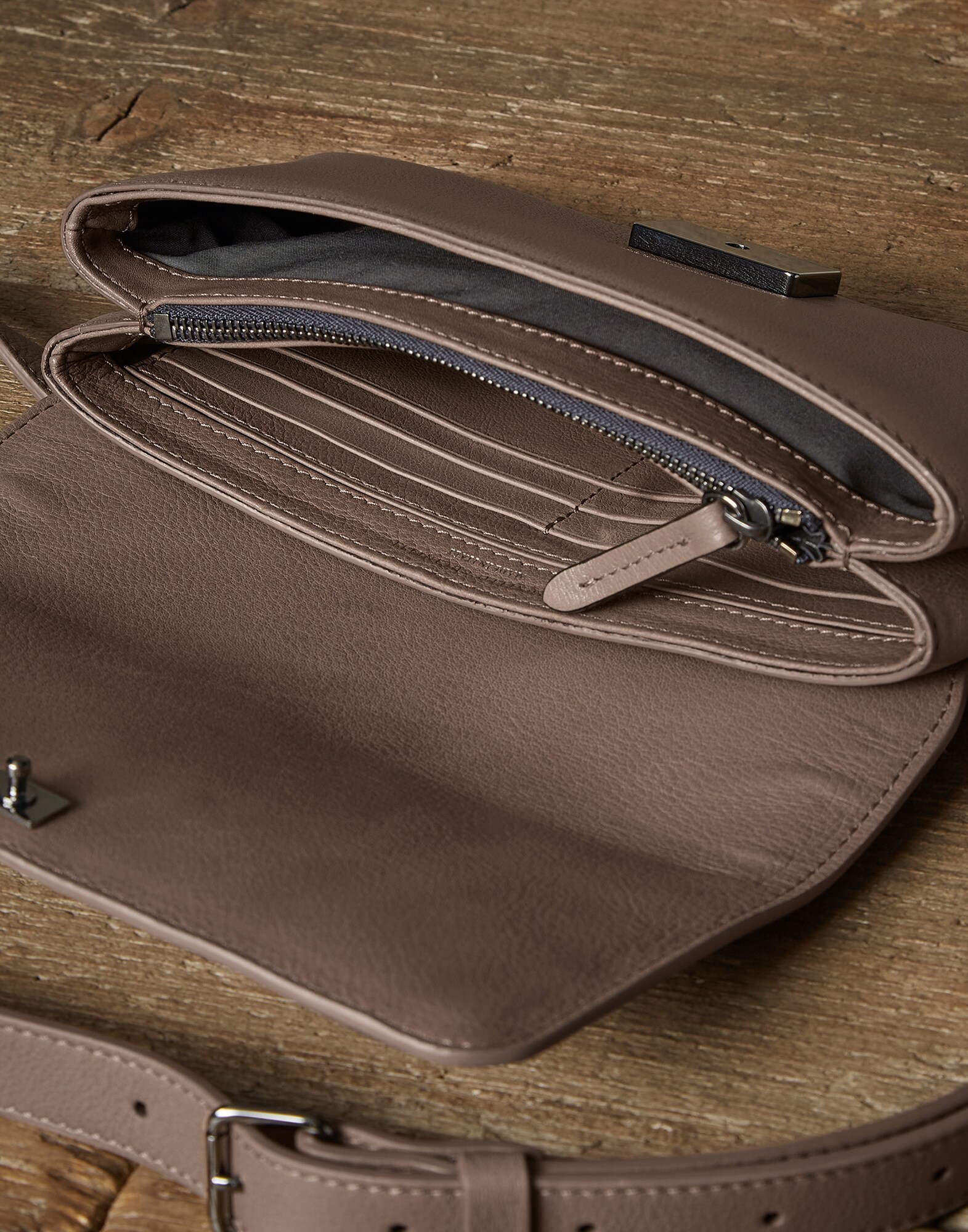 Shoulder Bag - Full look