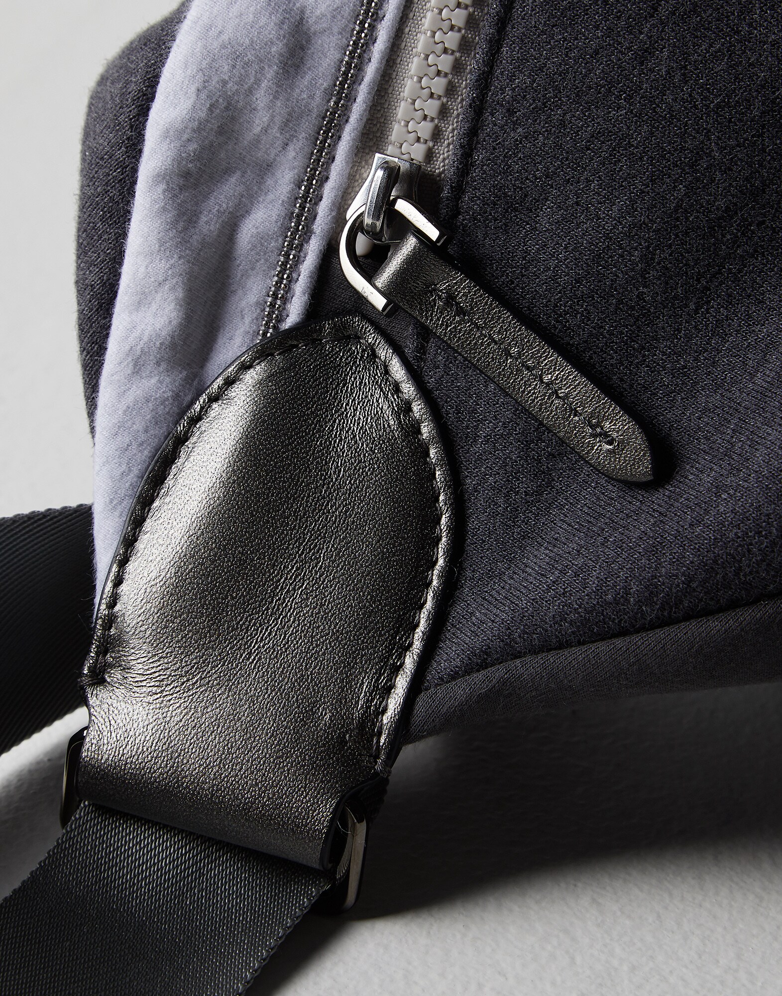 Travel Accessories - Detail view