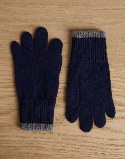 Gloves & Scarves - Front view