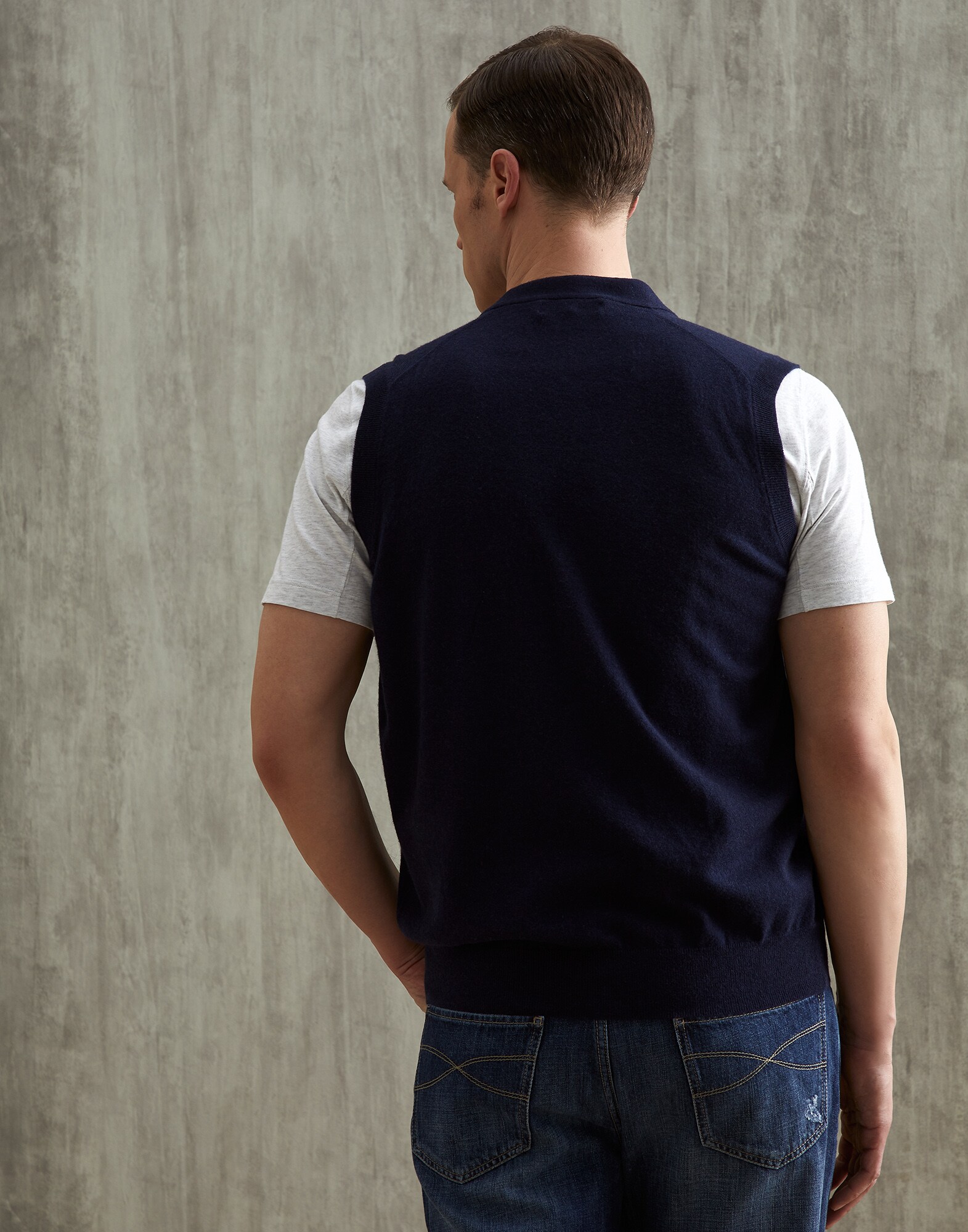 V-neck - Back view