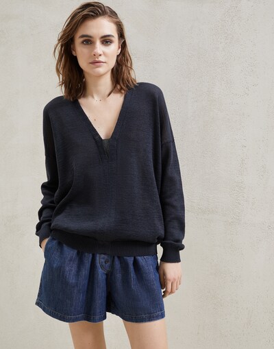 V-neck - Front view