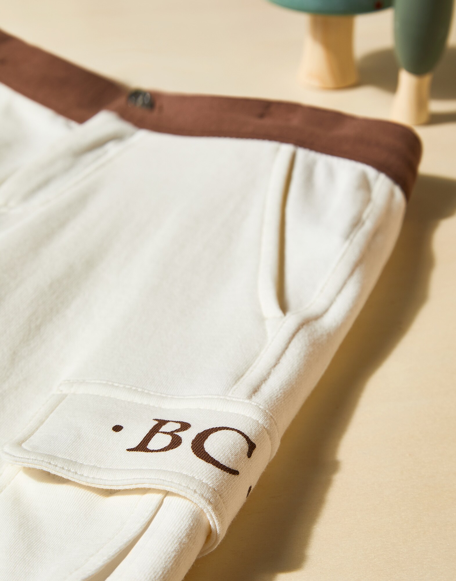 Bermuda Shorts - Detail view