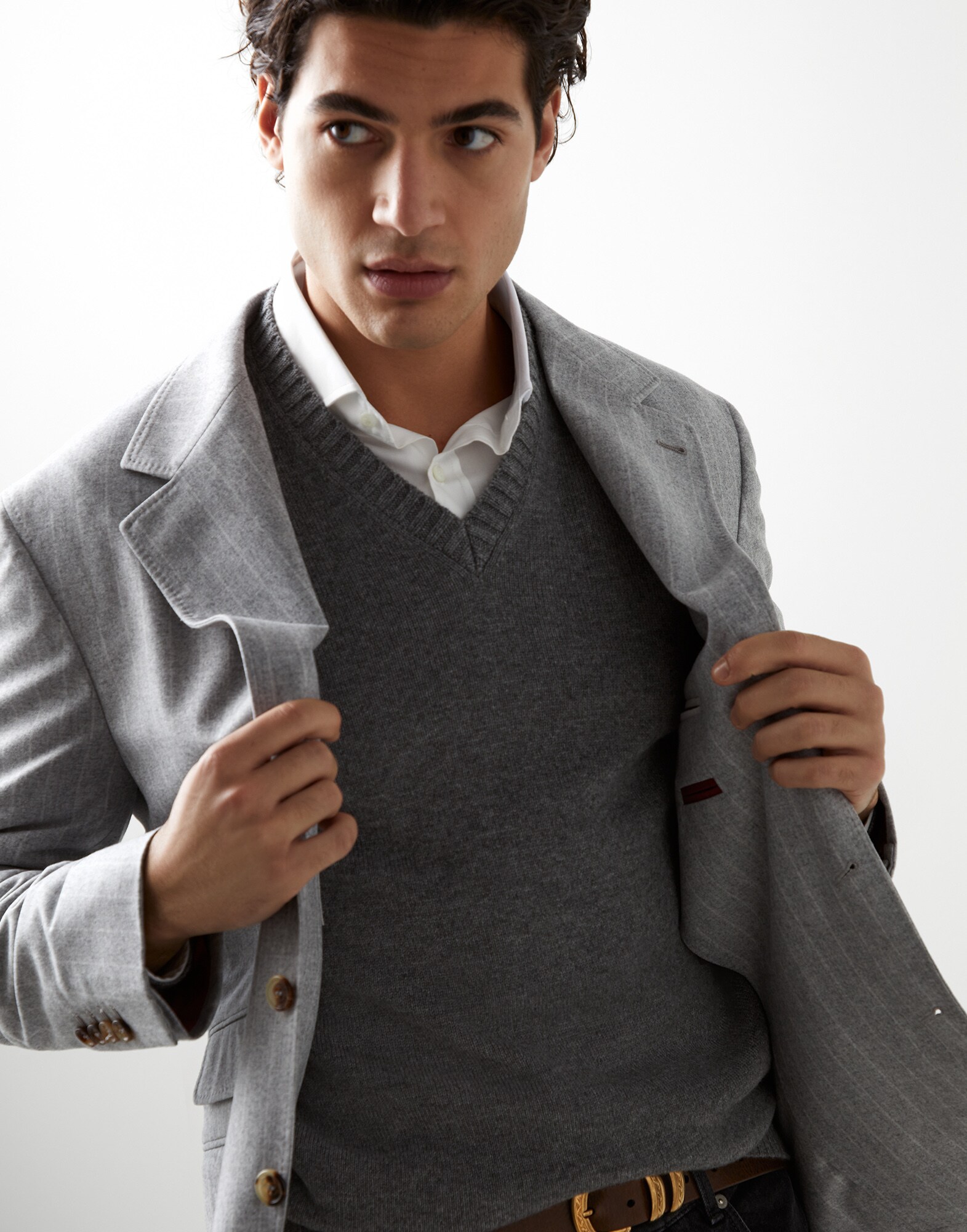 V-neck - Editorial view