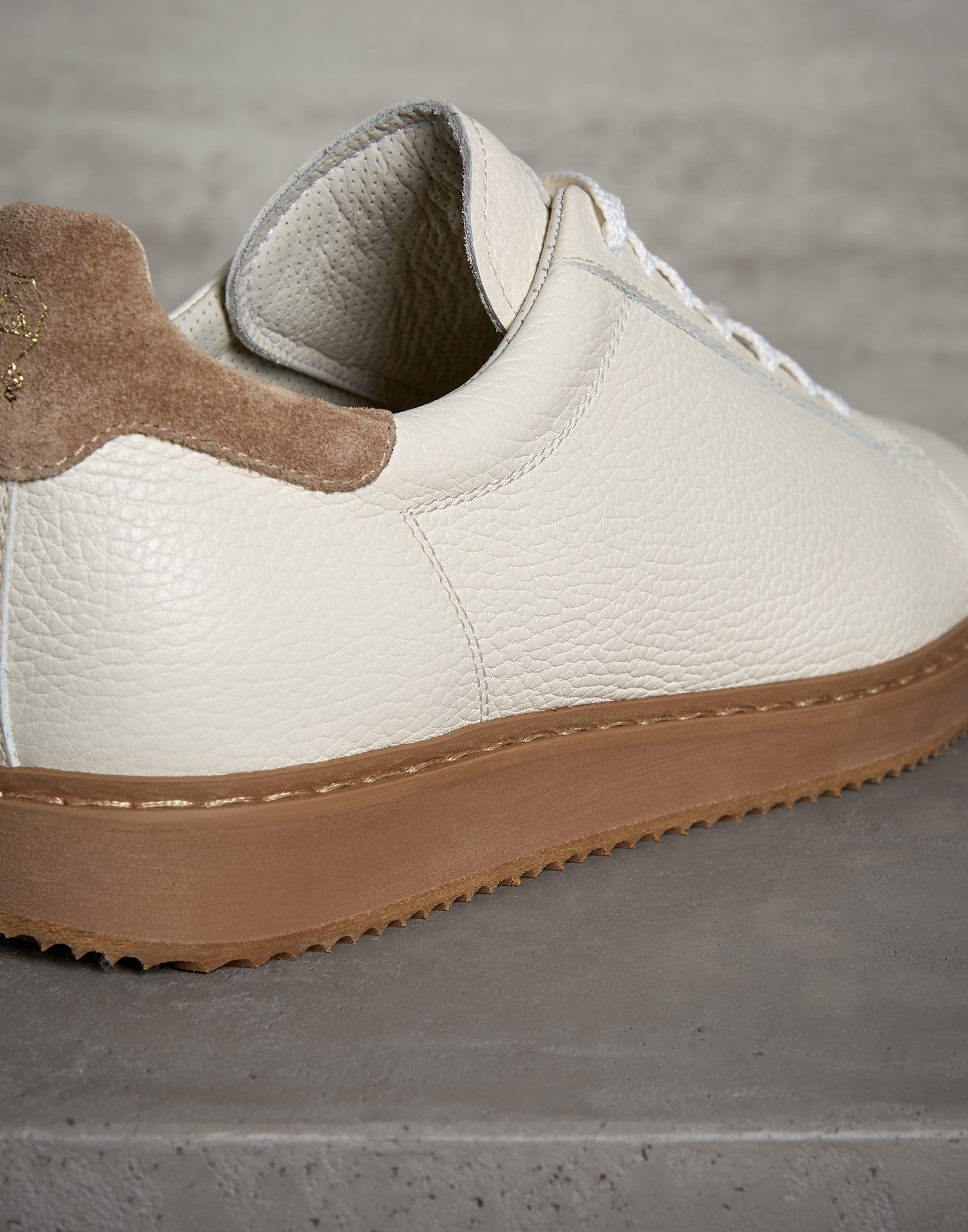 Sneakers - Detail view