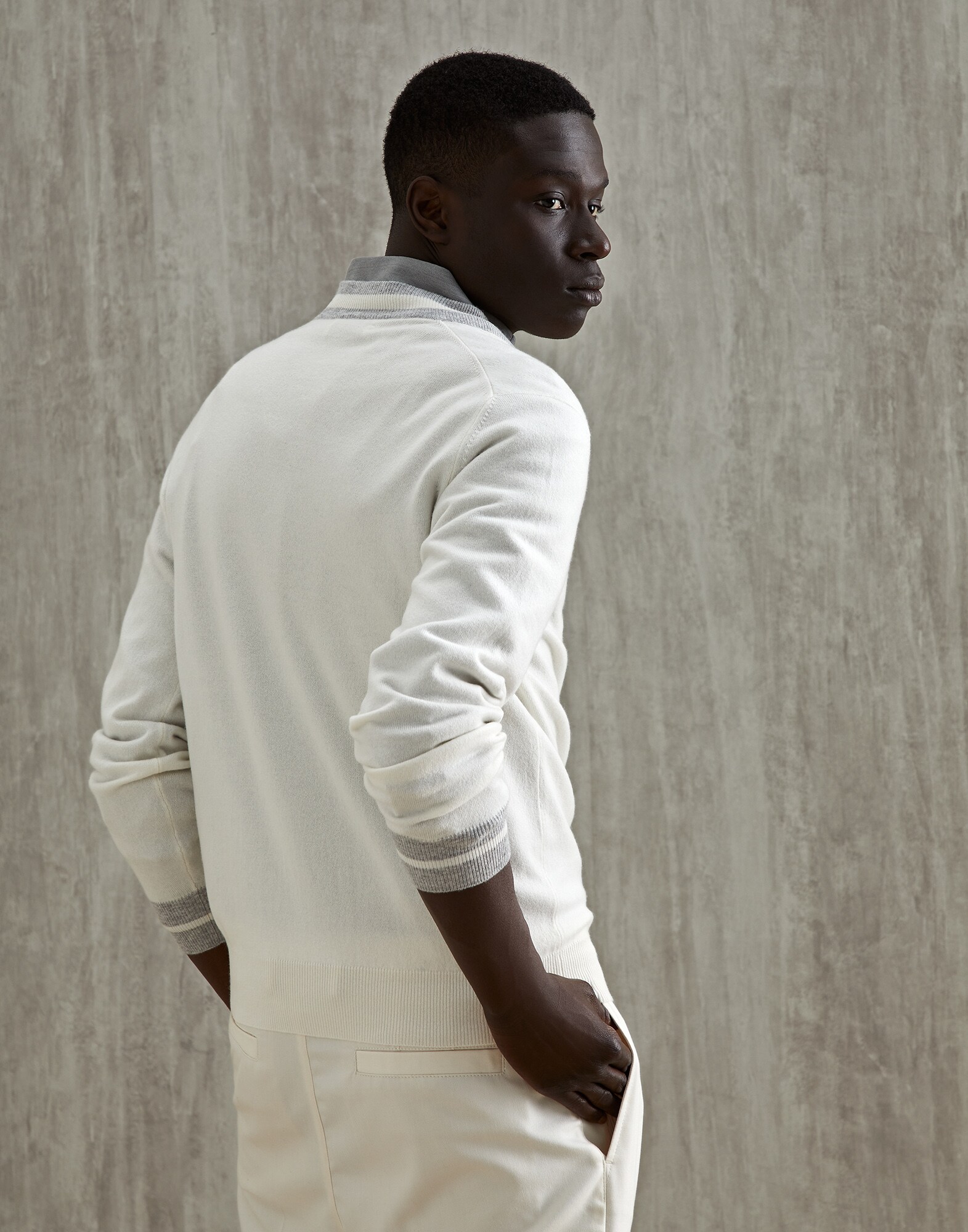 V-neck - Back view