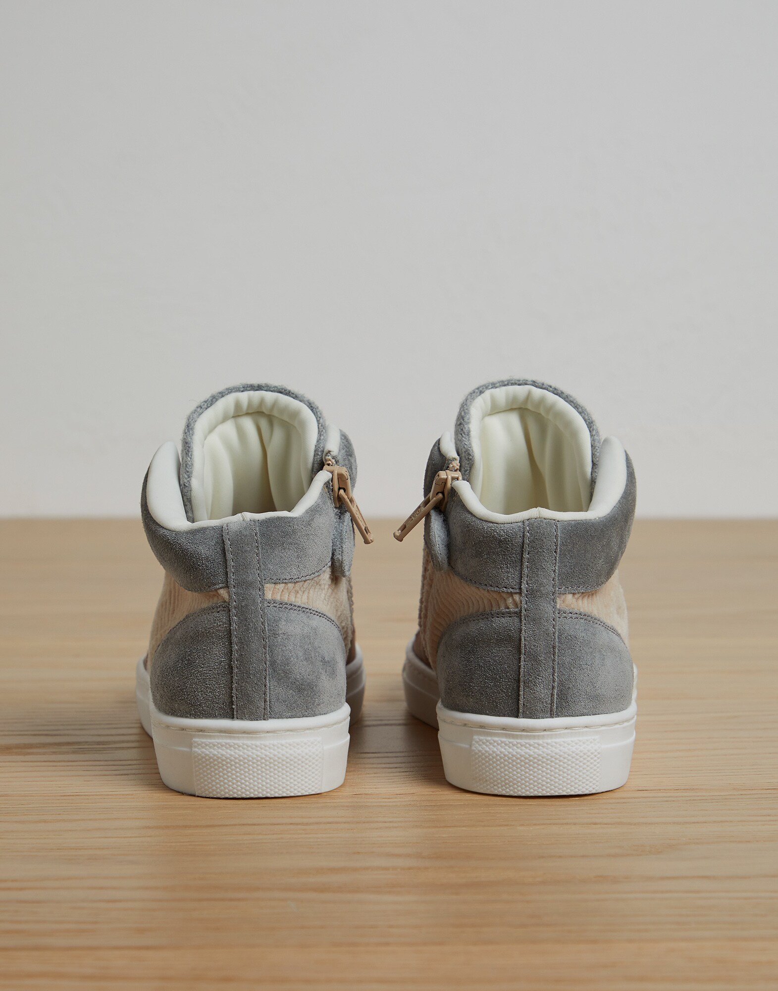 Sneakers - Back view