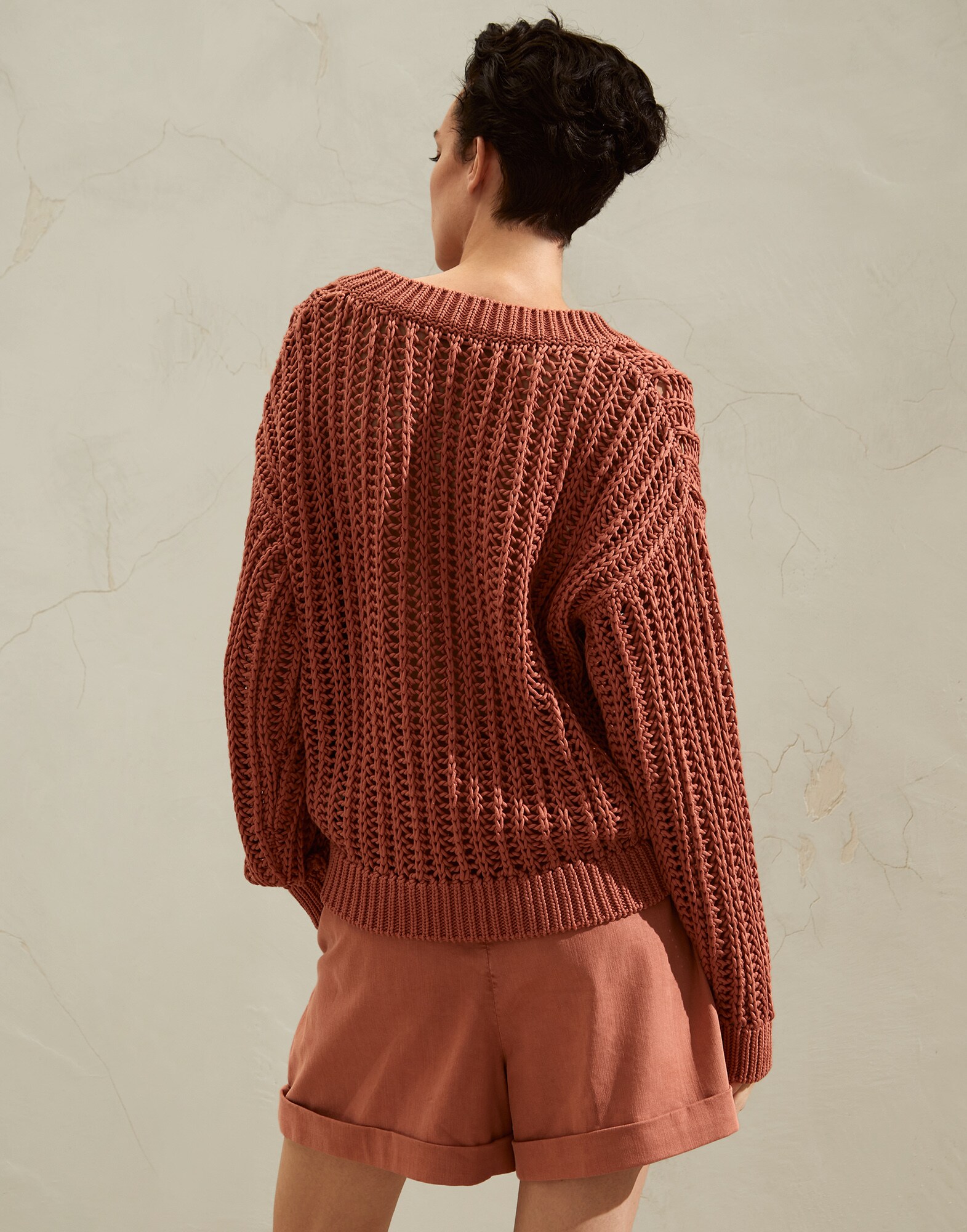 V-neck - Back view