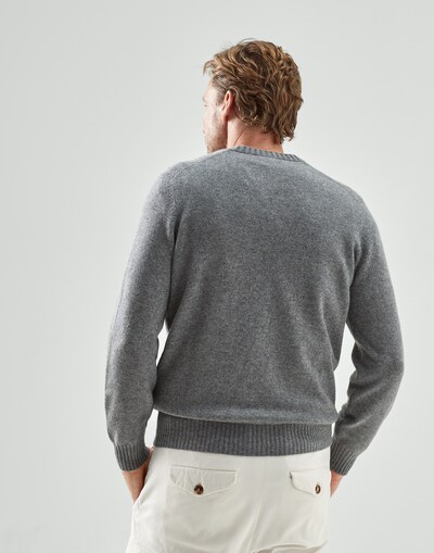 V-neck - Back view