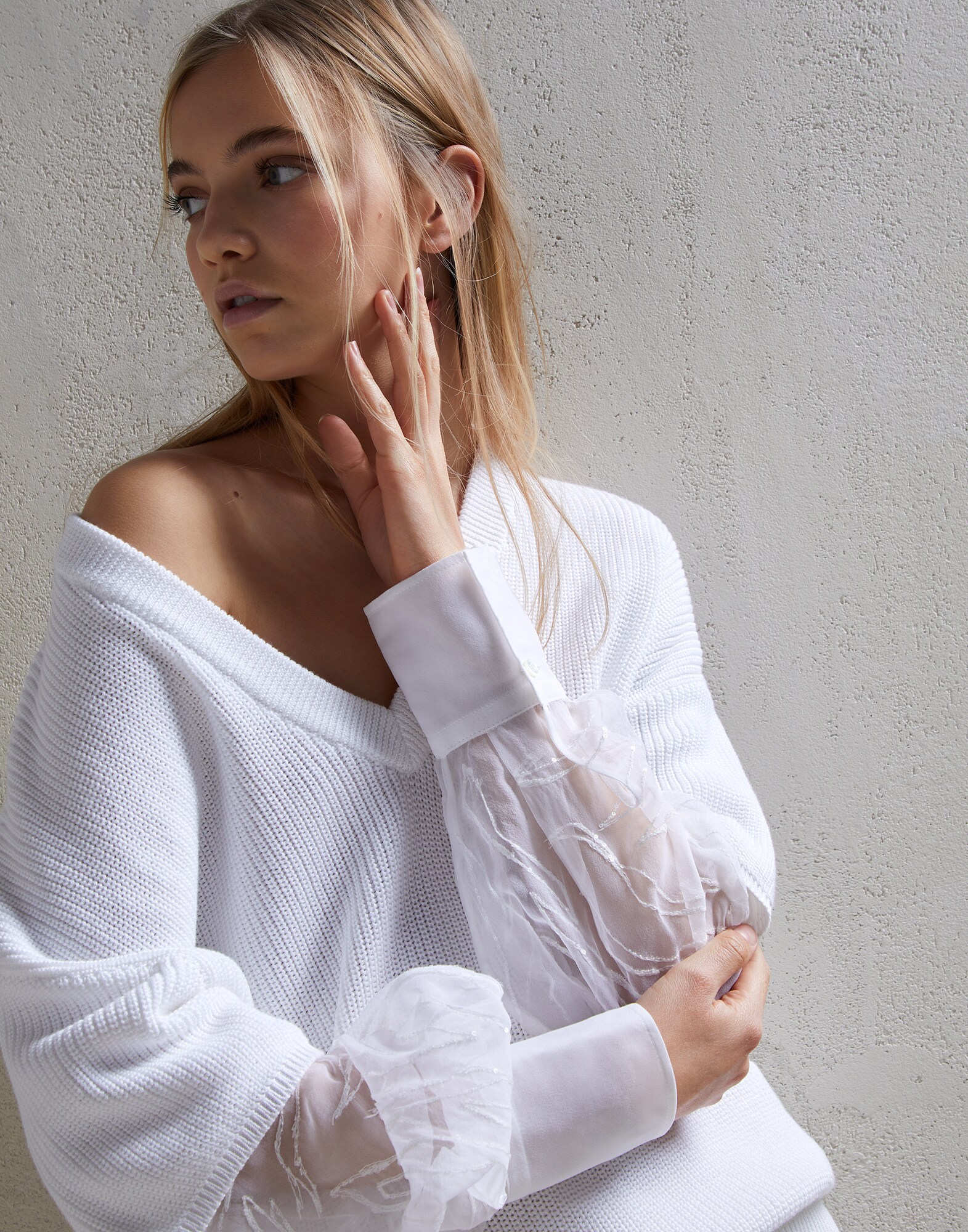 V-neck - Editorial view
