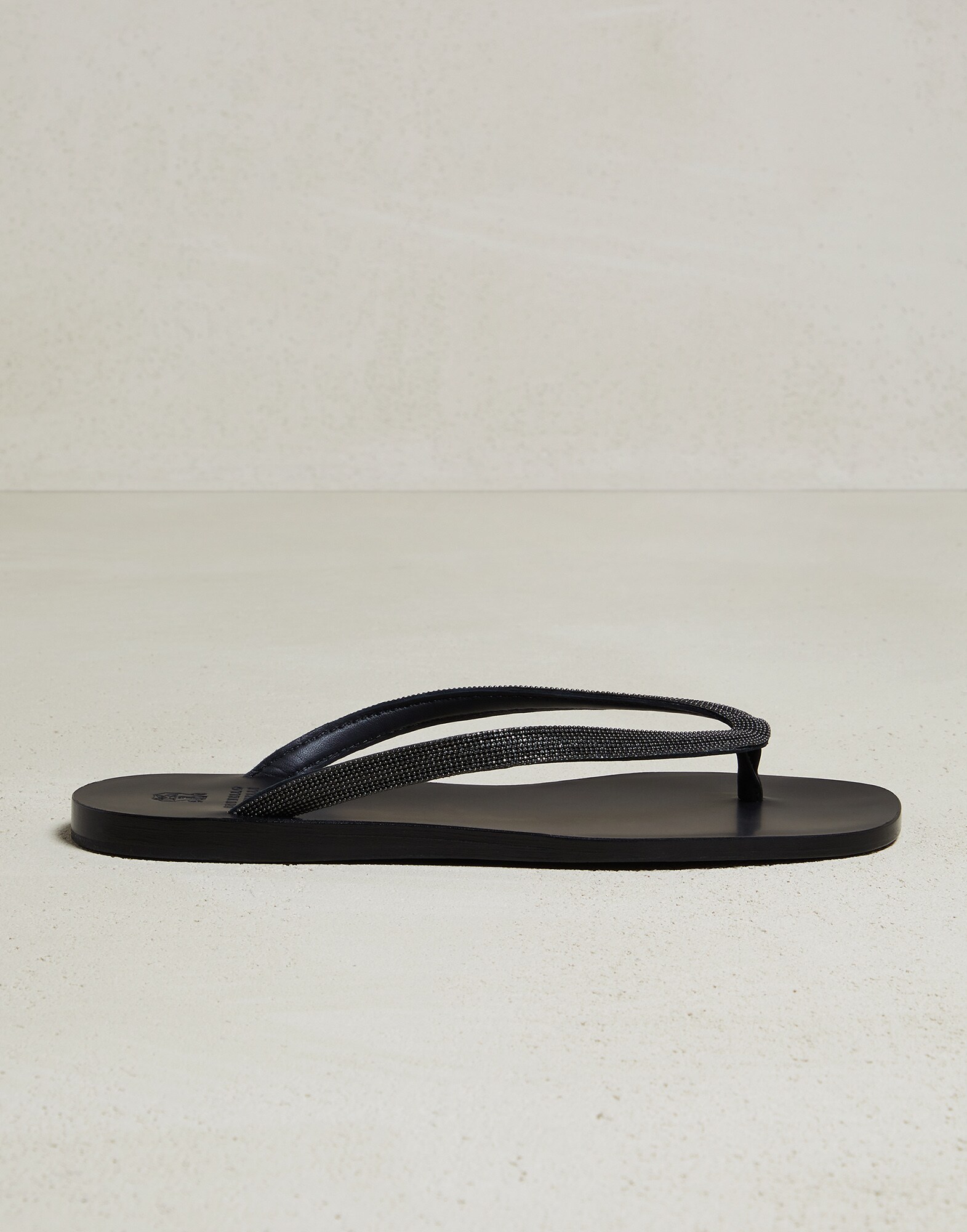 Slides - Full look