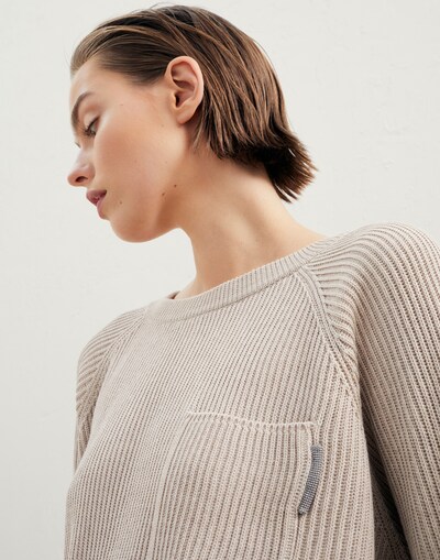 Crewneck - Detail view