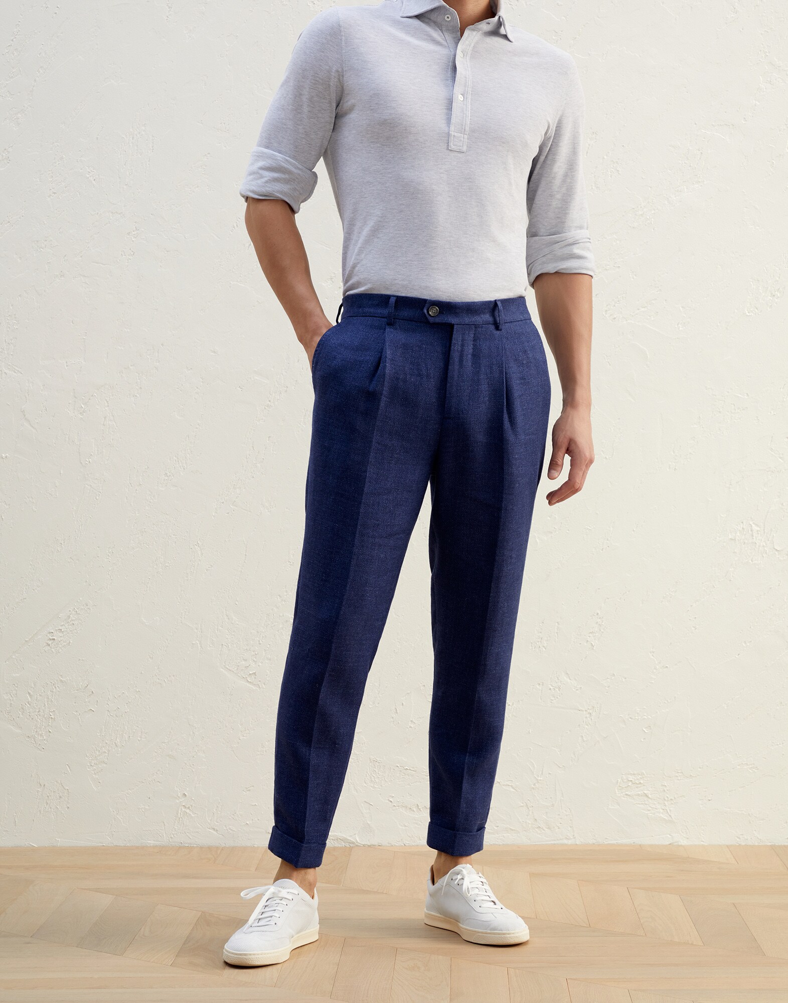 Leisure fit trousers with pleats