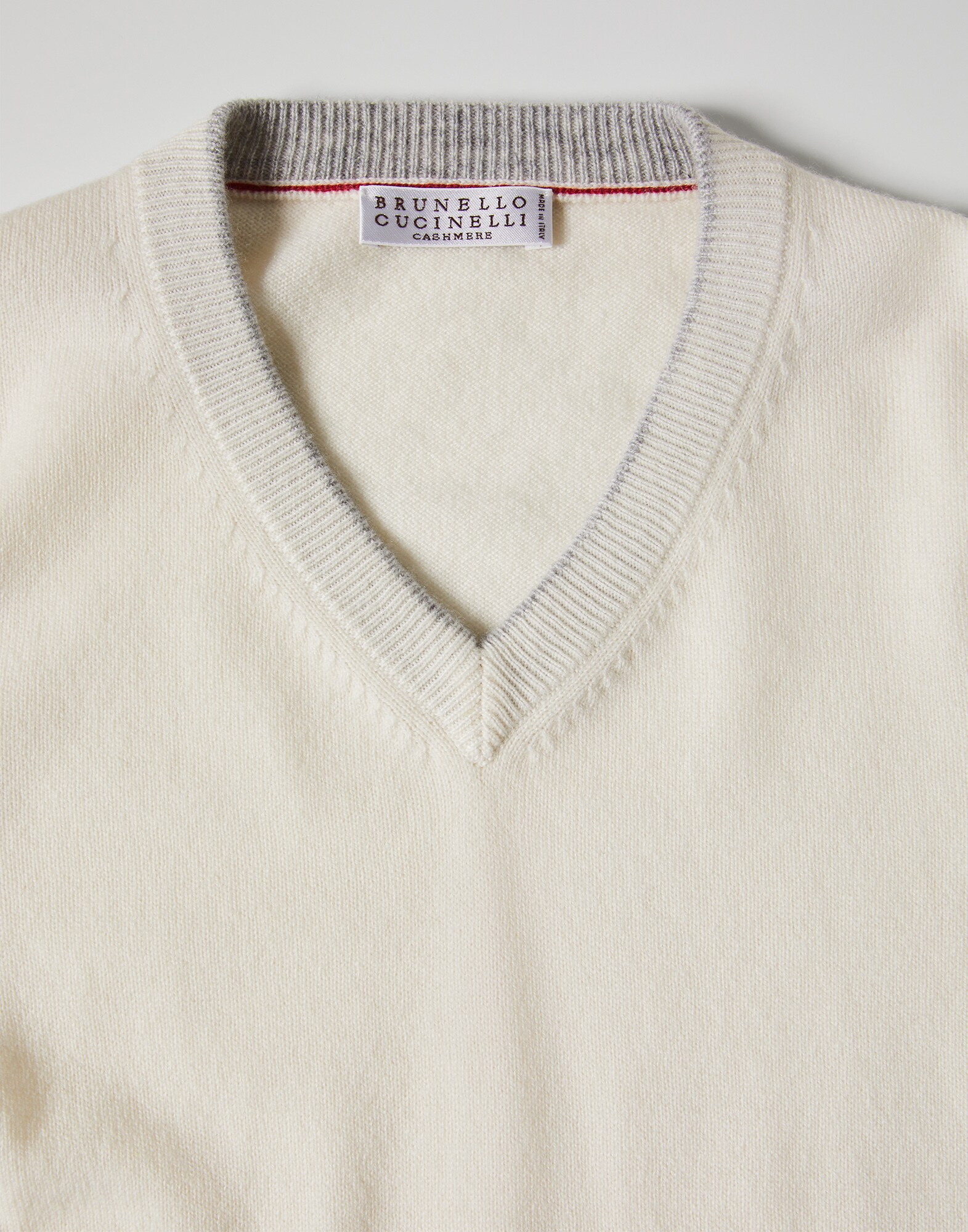 V-neck Sweater - Detail view