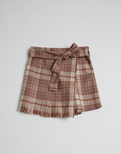 Bermuda & Shorts - Front view