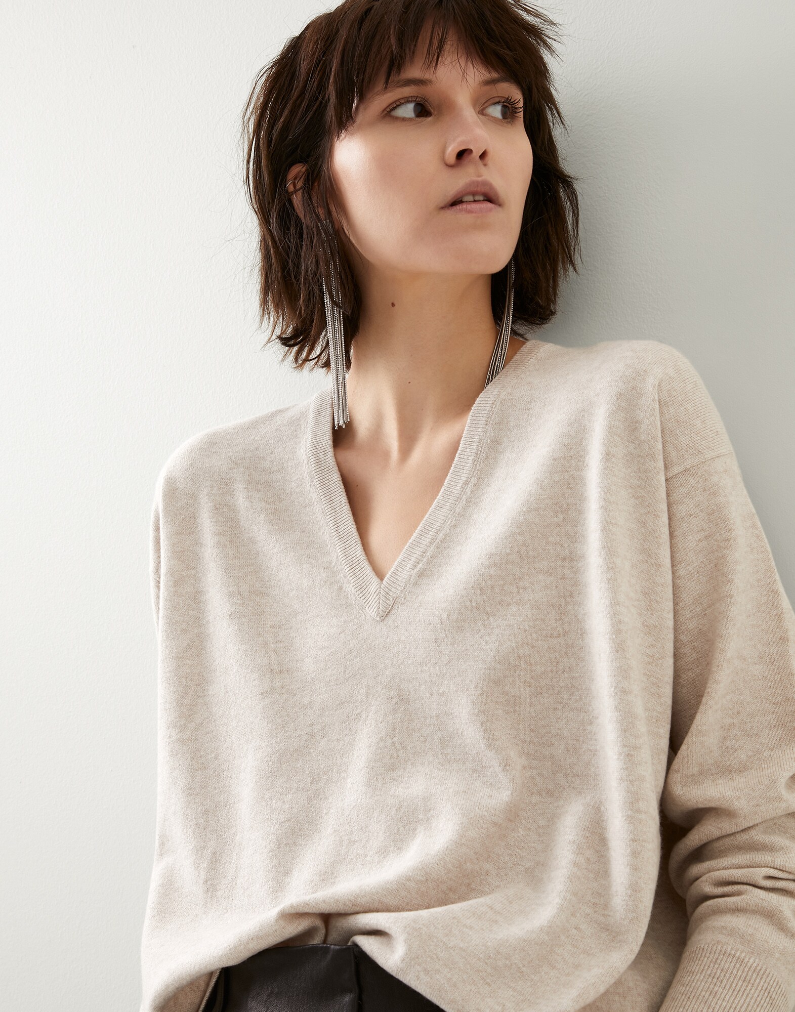 V-neck Sweater - Editorial