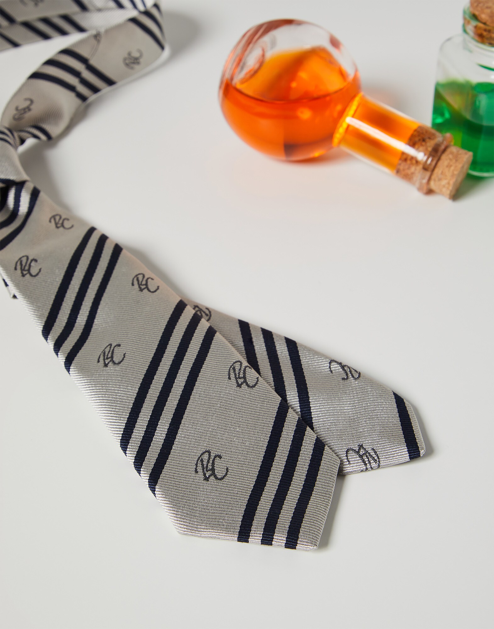 Evening Wear Accessories - Detail view