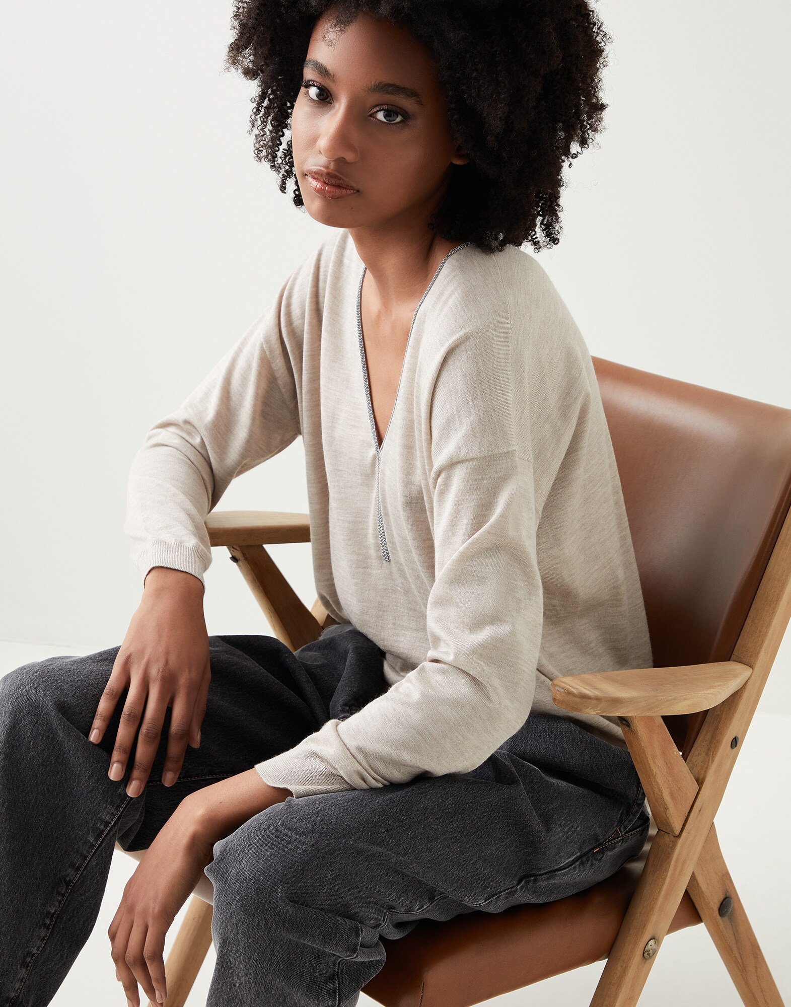 V-neck - Editorial view
