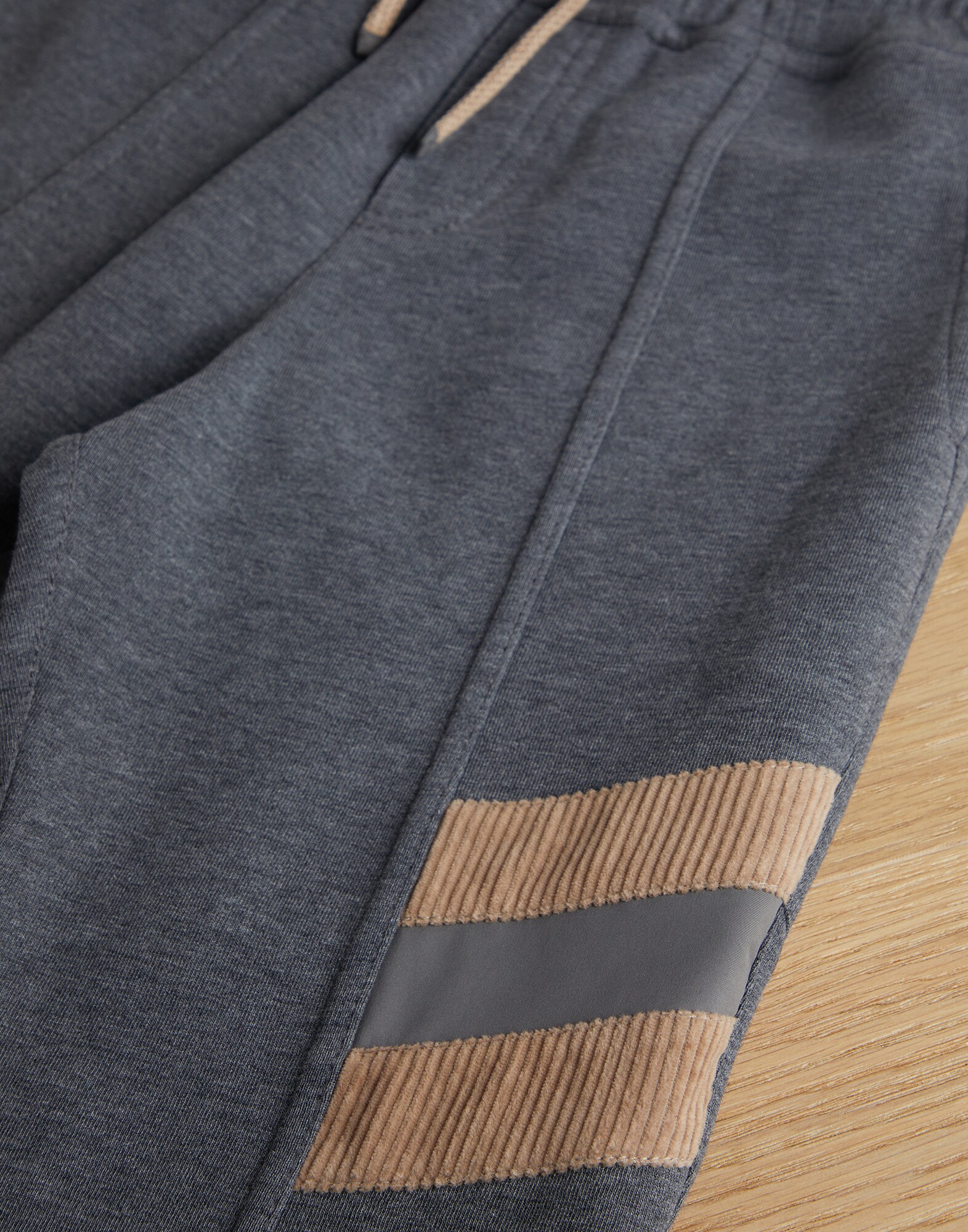 Sweatpants - Detail view
