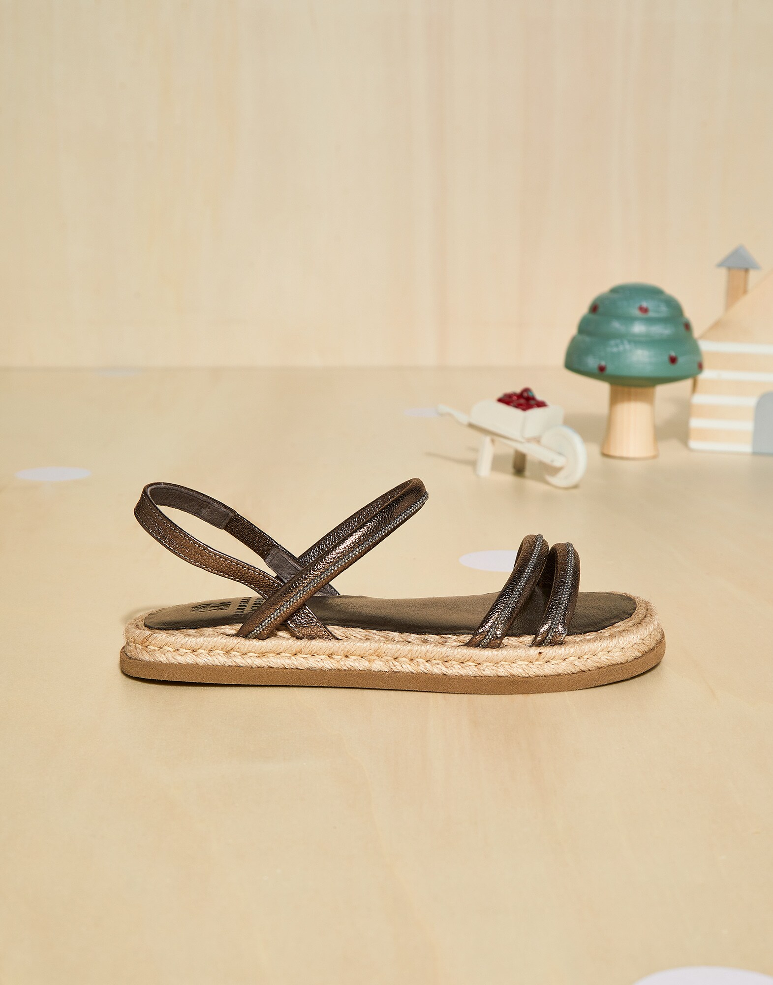 Sandals - Editorial view