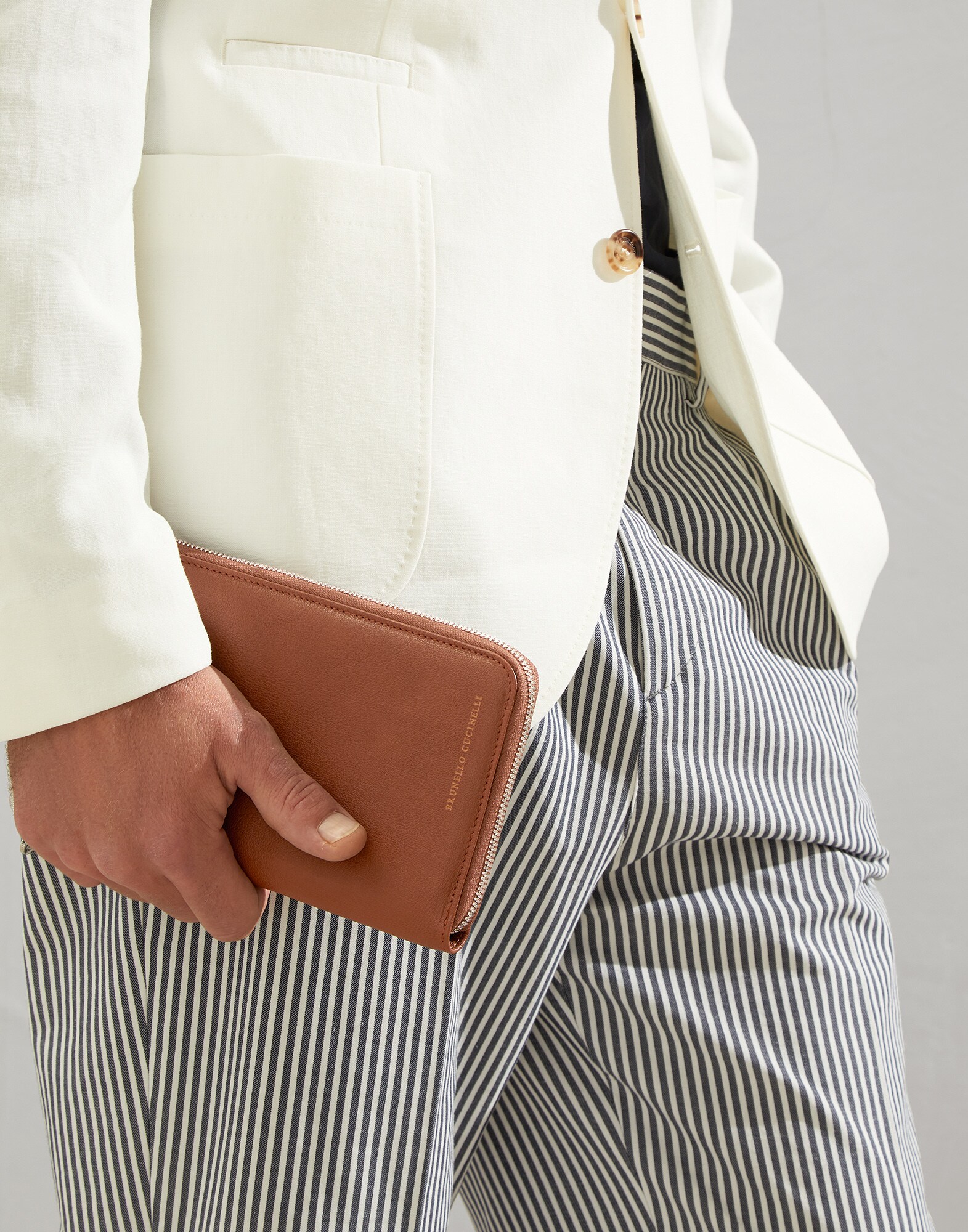 Document Holder - Editorial