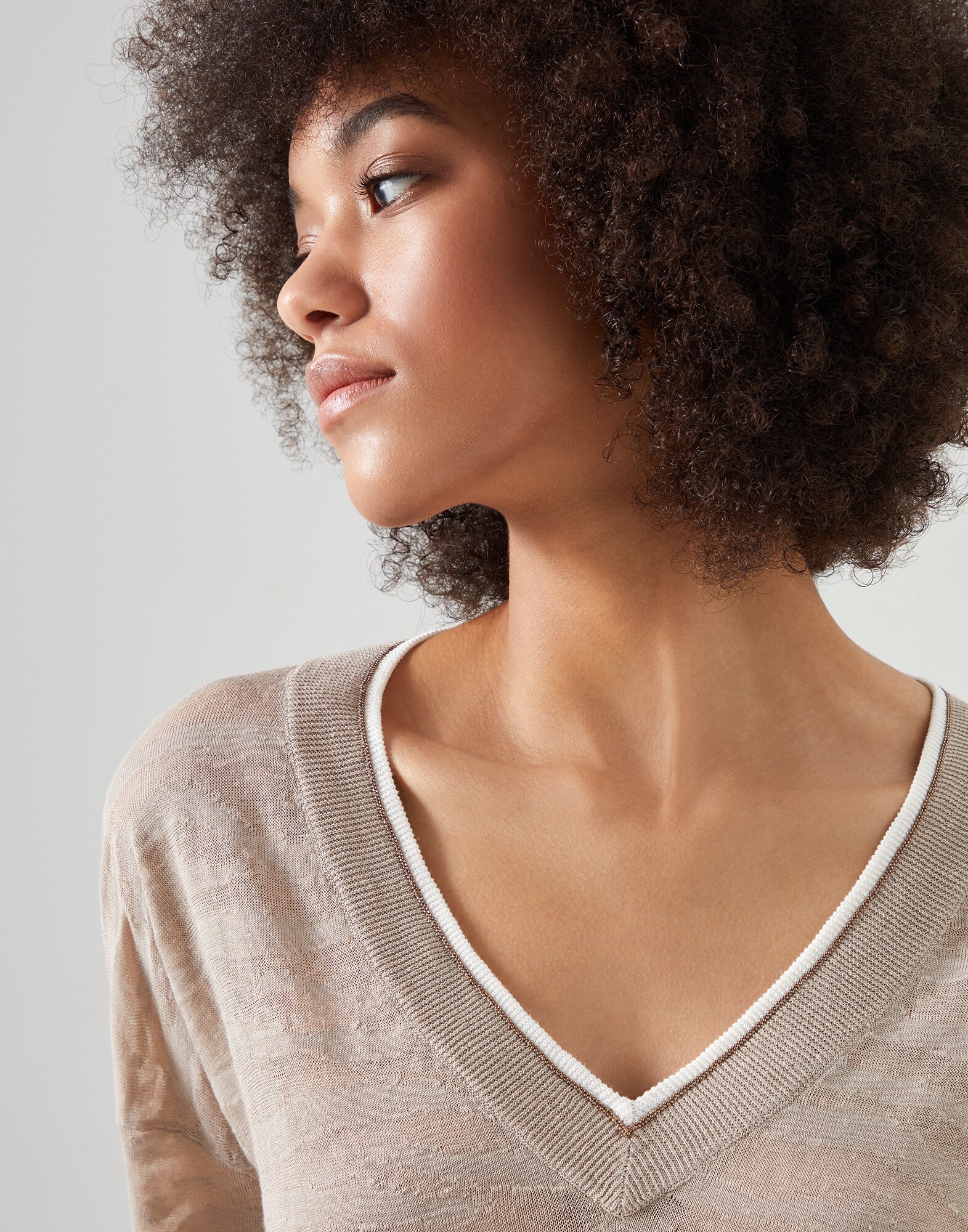 V-neck - Detail view