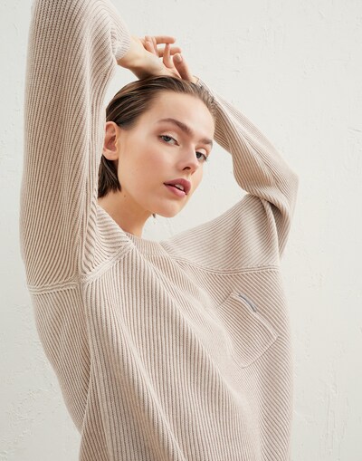 Crewneck - Editorial view
