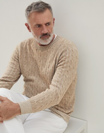 Crewneck - Editorial view