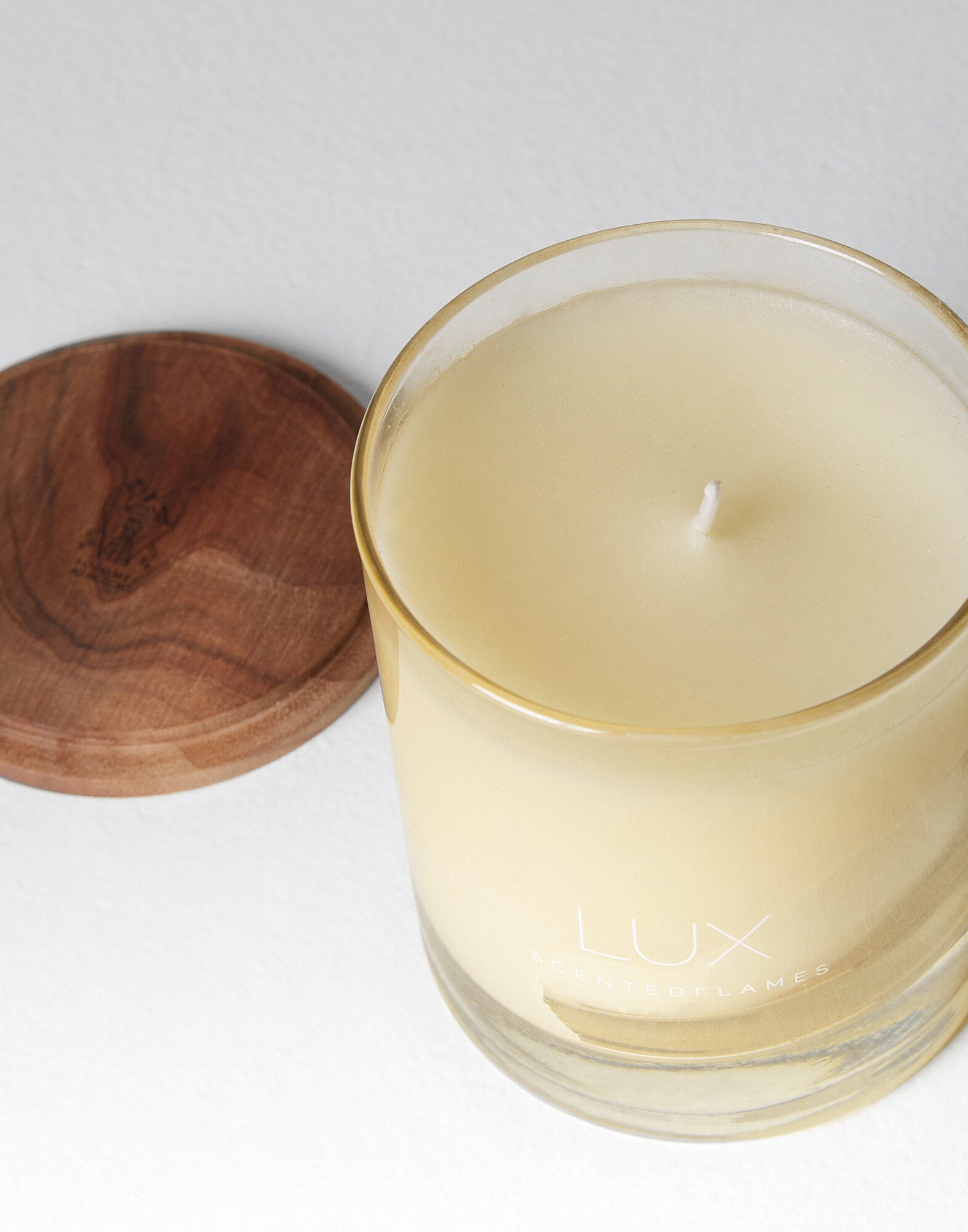 Candles Butter Lifestyle 1 - Brunello Cucinelli