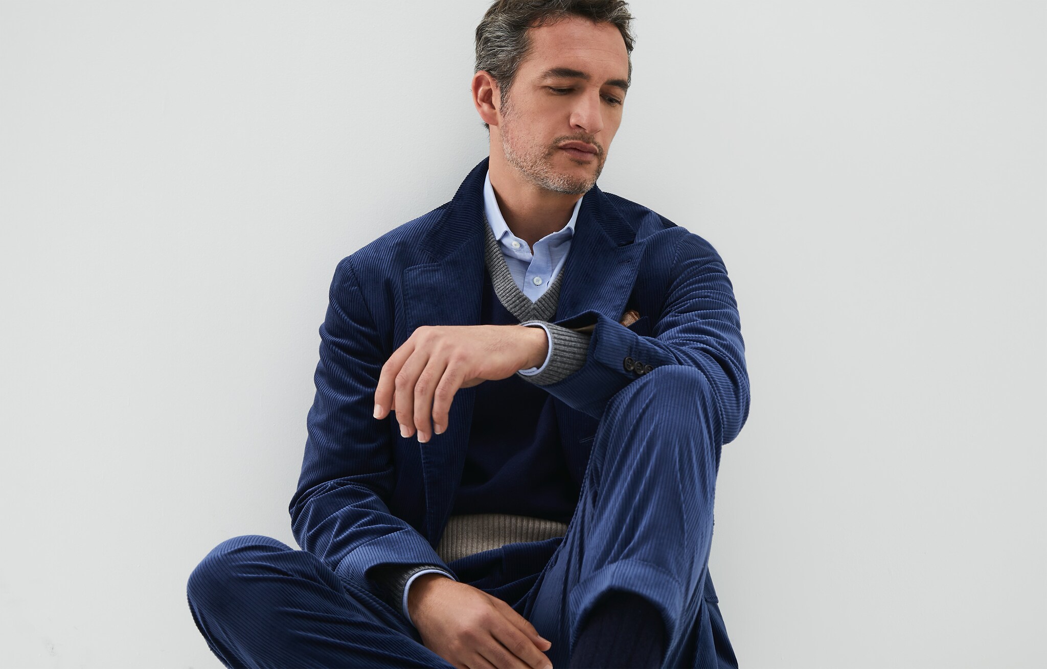 V-neck Sweater - Horizontal