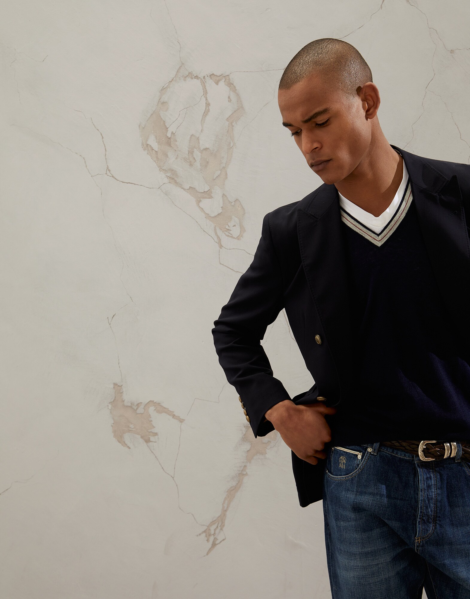 V-neck - Editorial view