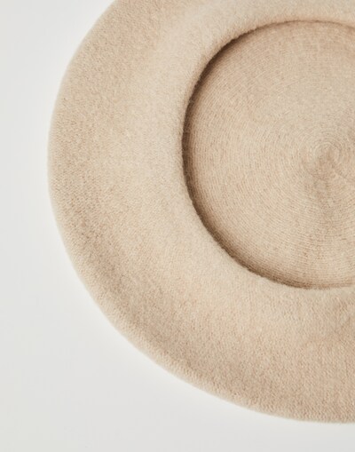 Hats & Gloves - Detail view