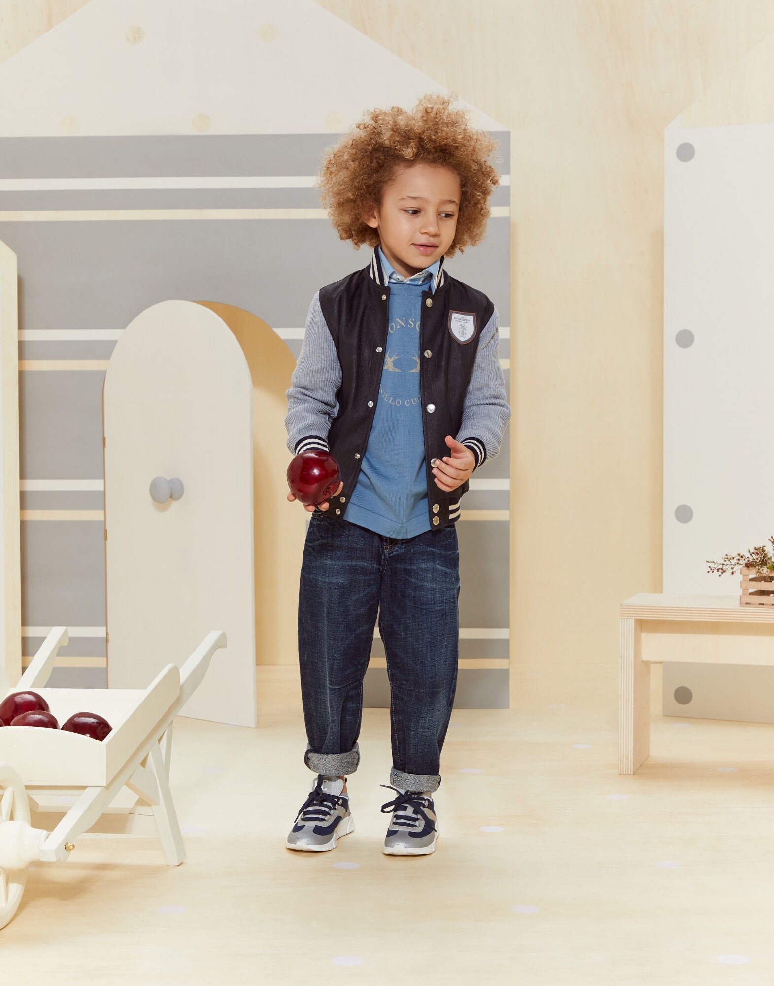 211HOUTFIT24 image number 0