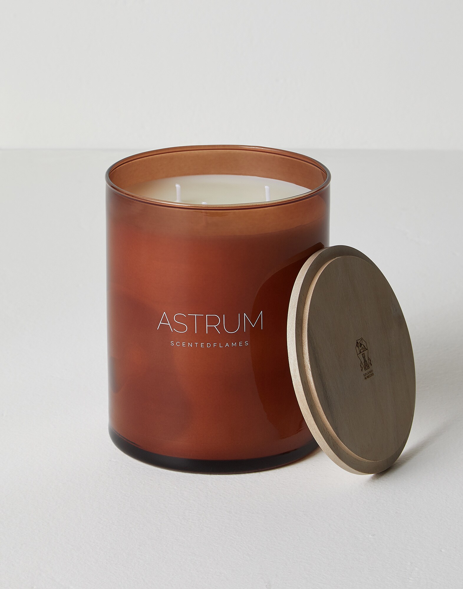 Scented candle with Astrum fragrance