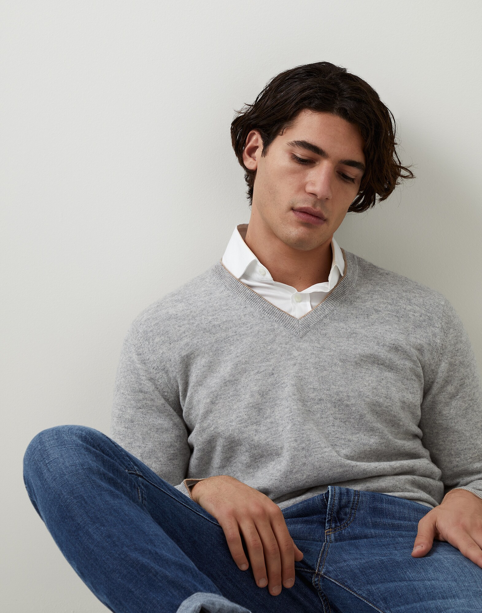 V-neck - Editorial view