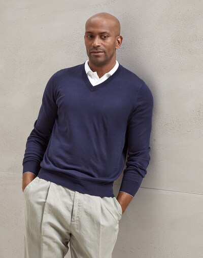 V-neck - Front view