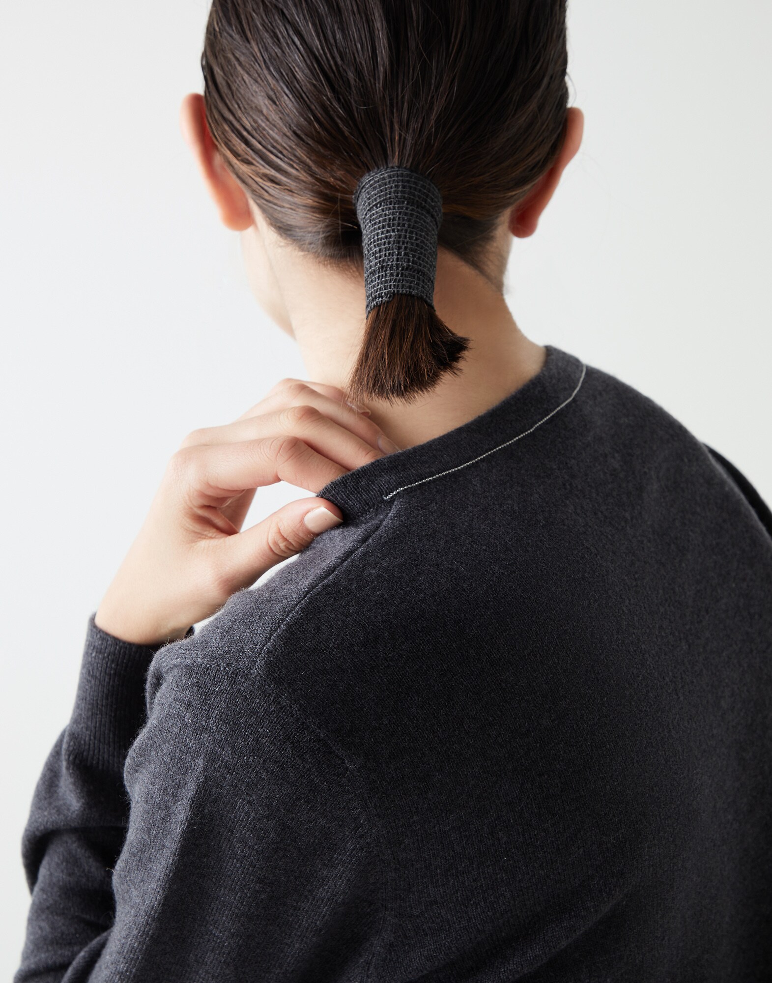 V-neck - Detail view
