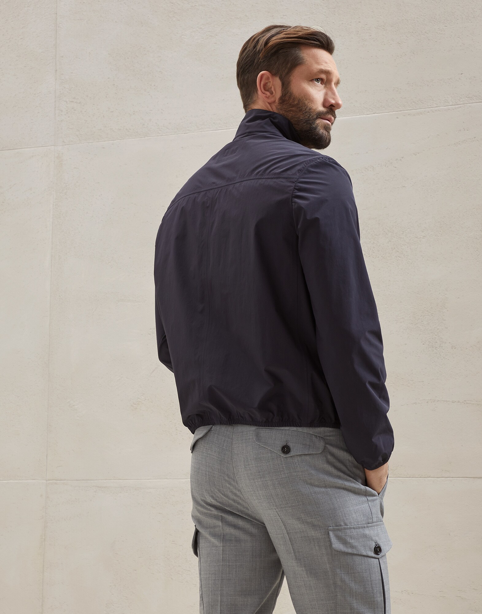 Outerwear - Vista trasera