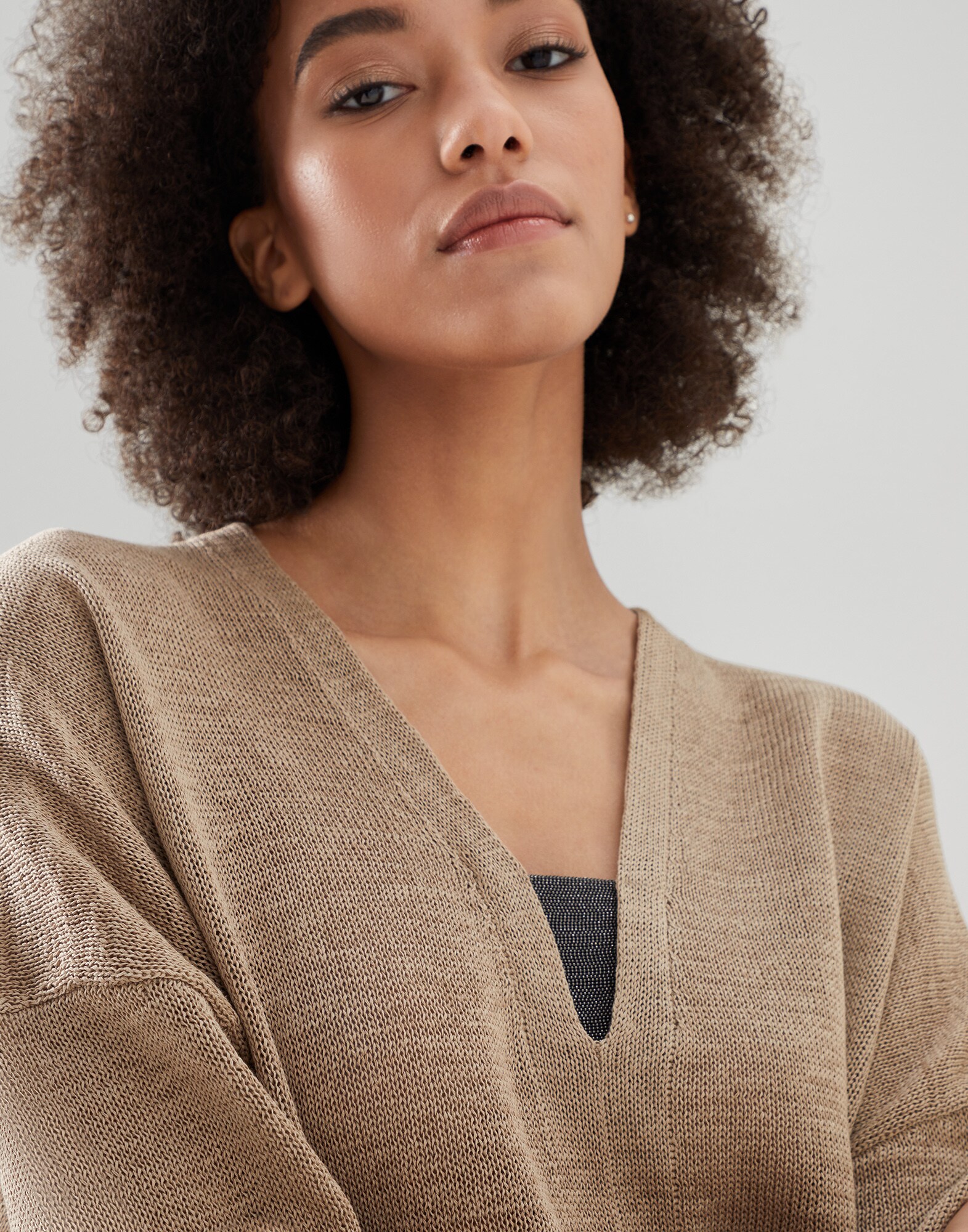 V-neck - Detail view