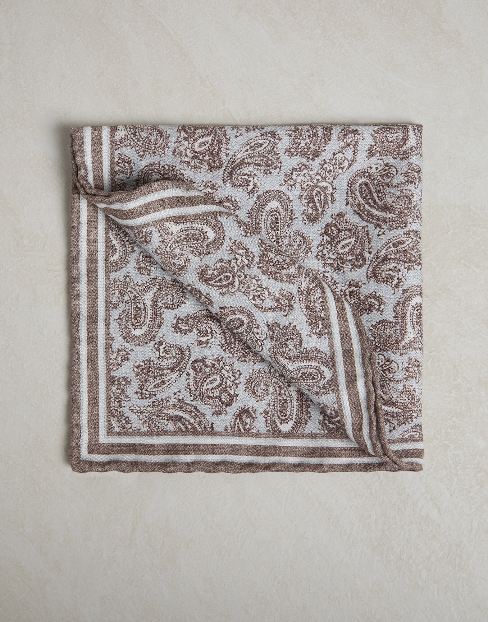 Pocket square with pattern