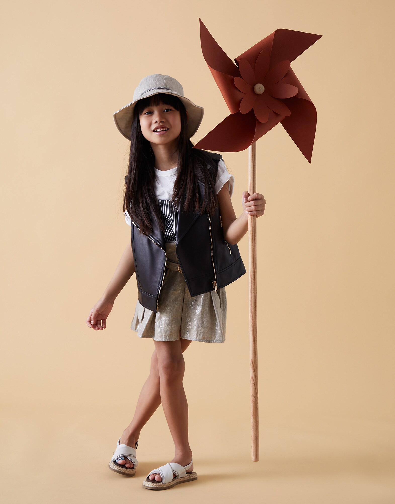 211FOUTFIT33 image number 0