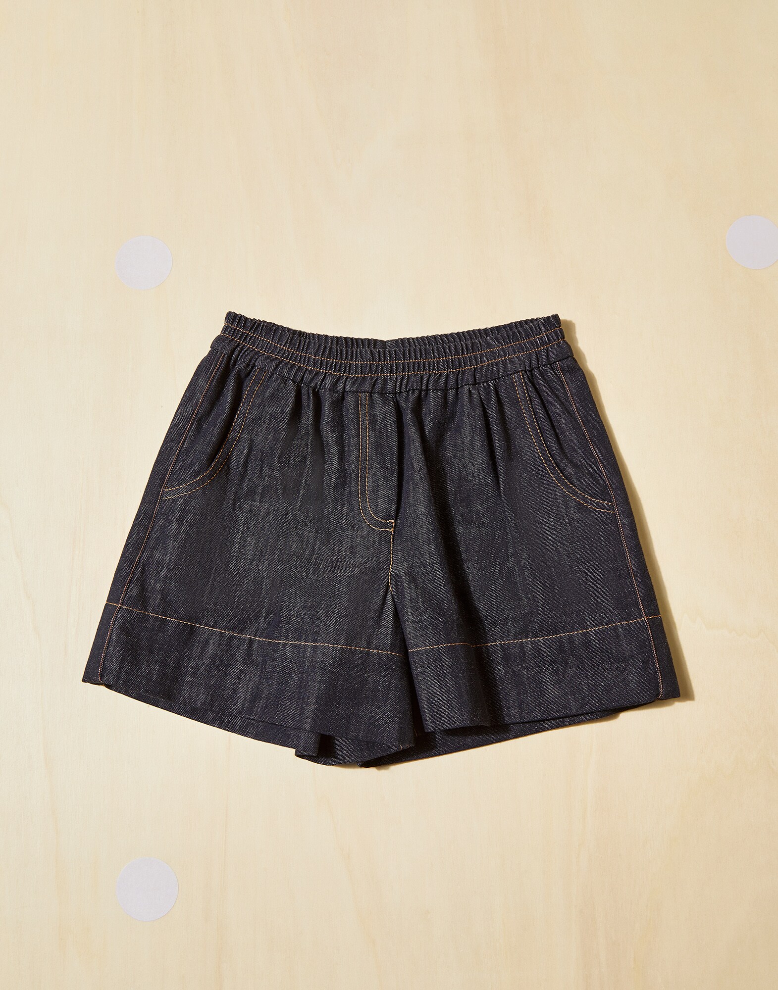Bermuda & Shorts - Front view
