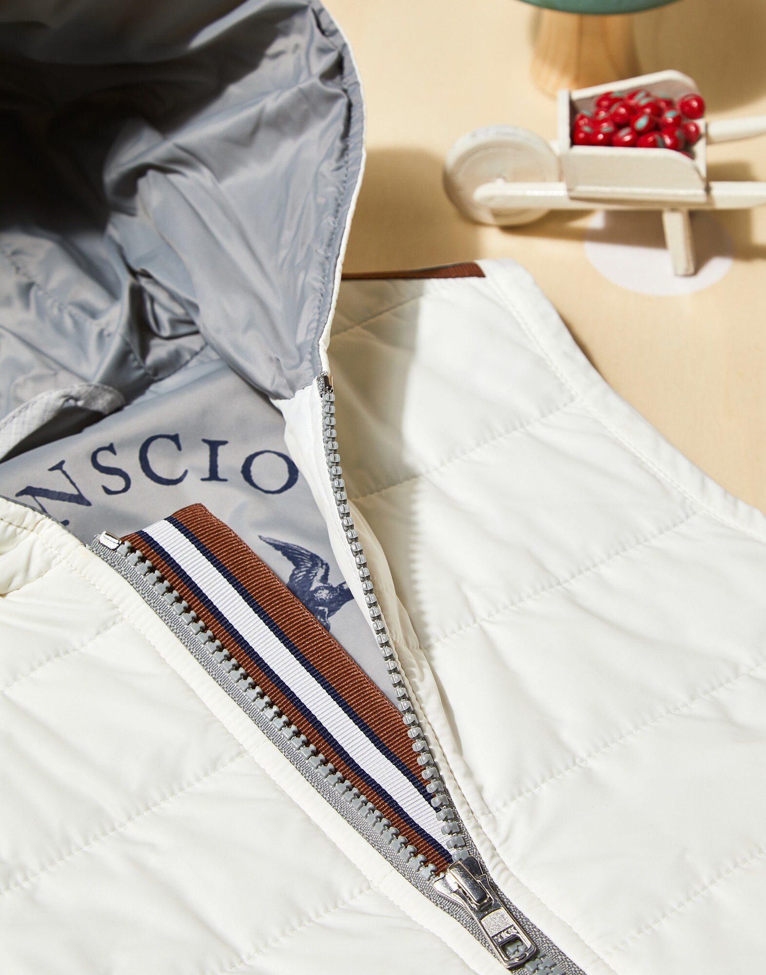 Down Jacket - Detail view