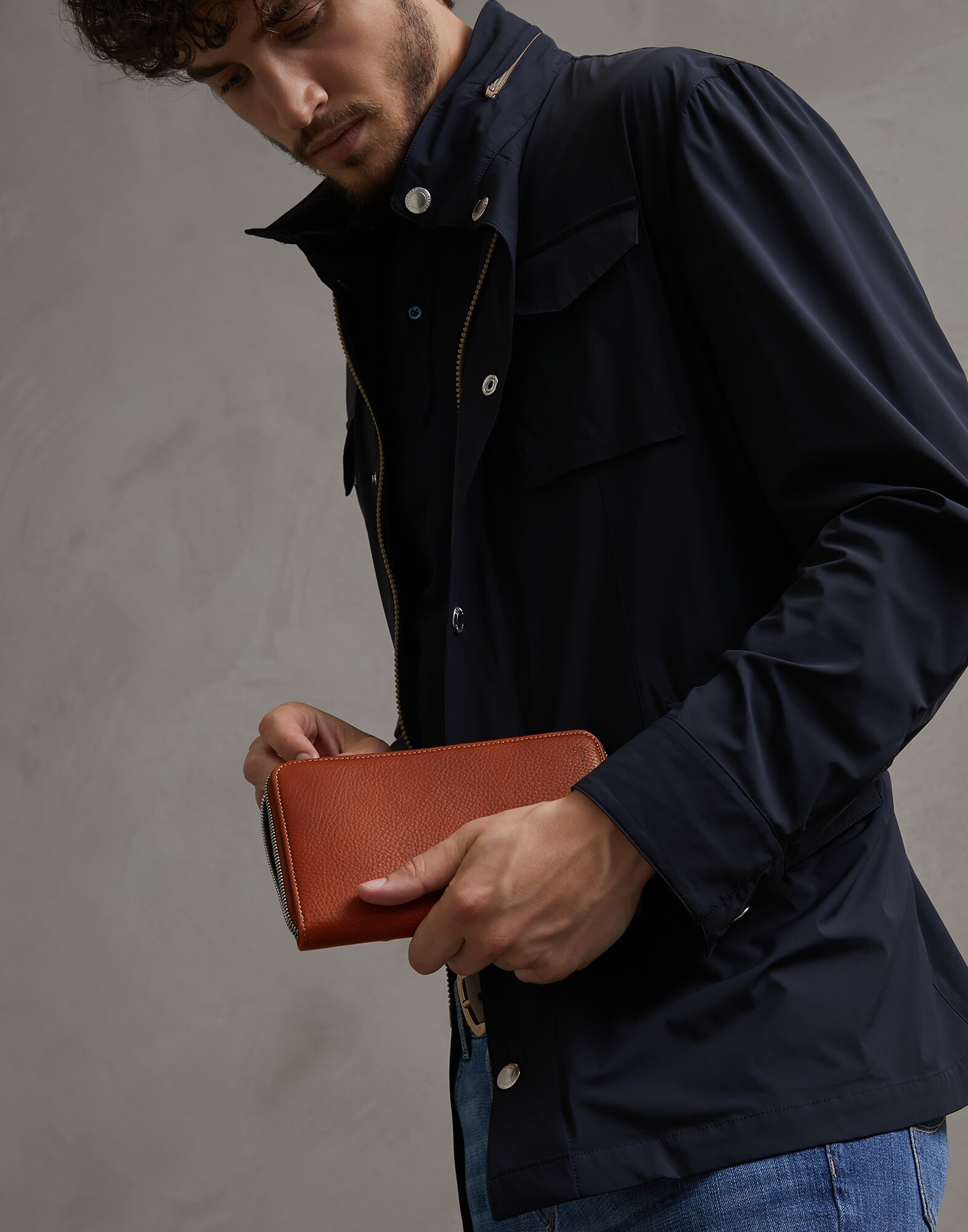 Document Holder - Editorial