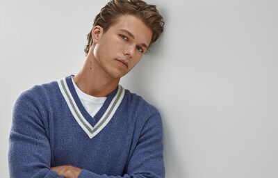 V-neck - Horizontal view