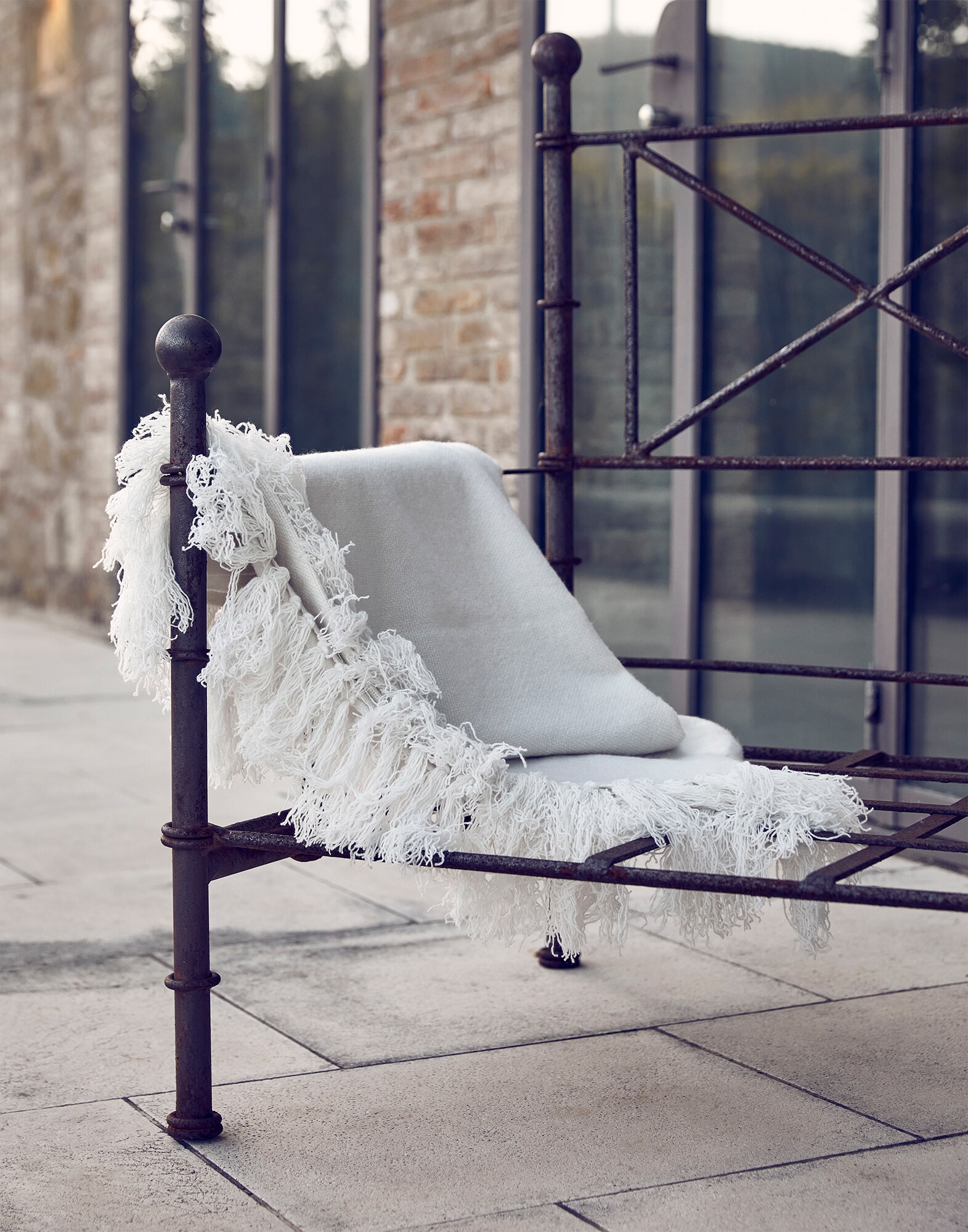 Throws Cool Beige Lifestyle 0 - Brunello Cucinelli